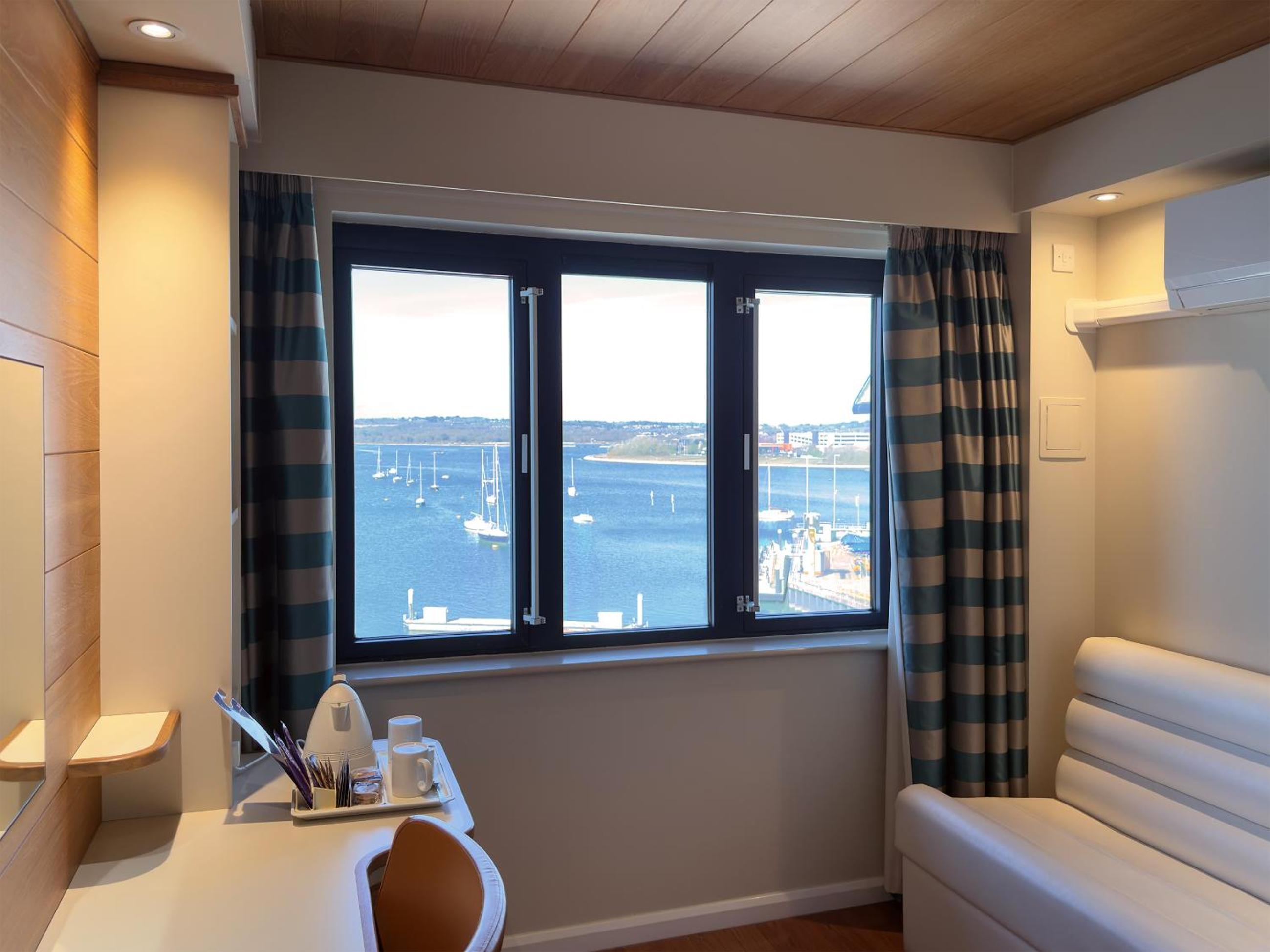 Double Room with Sea View - Photo 3