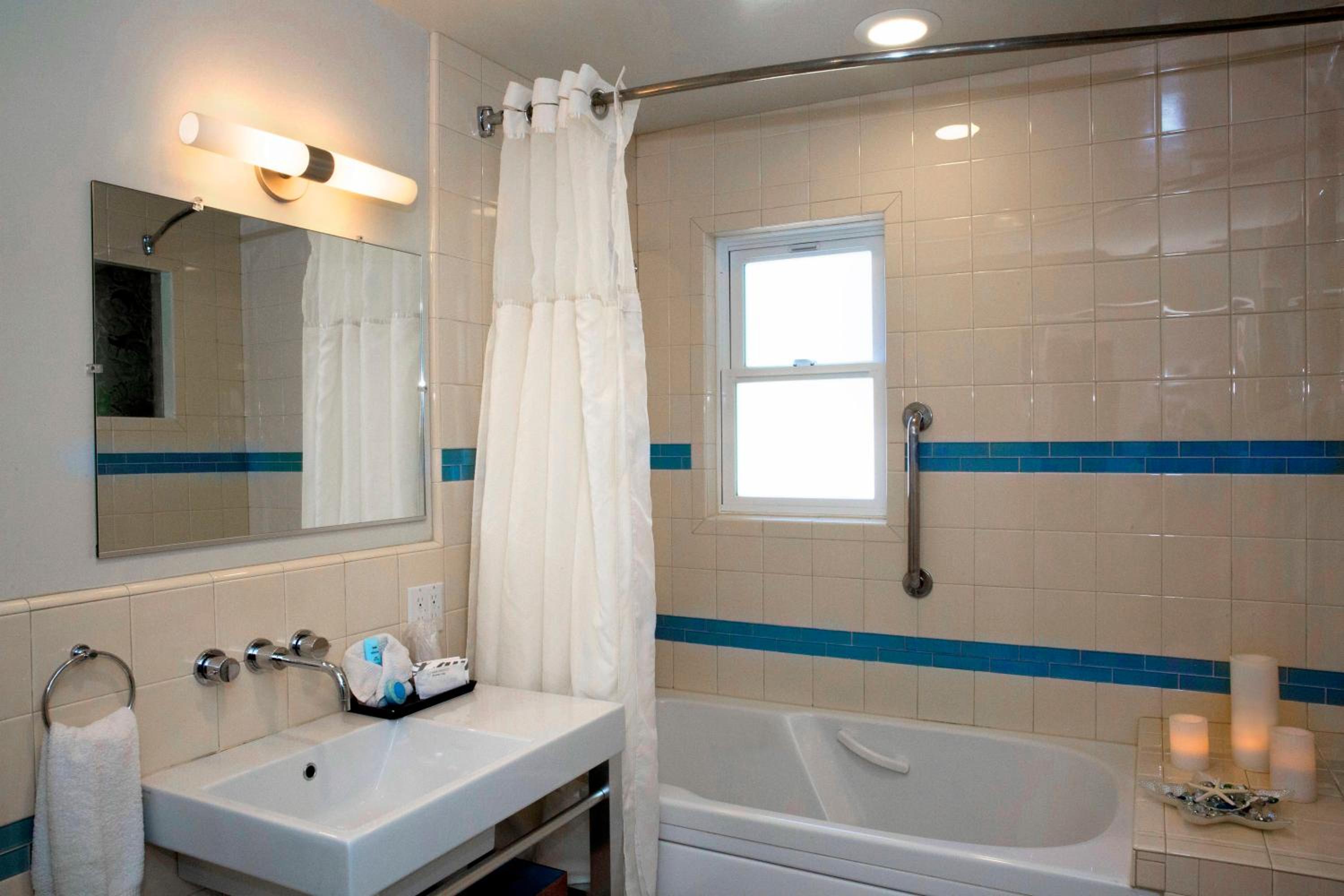 Junior Suite with Spa Bath - Photo 5