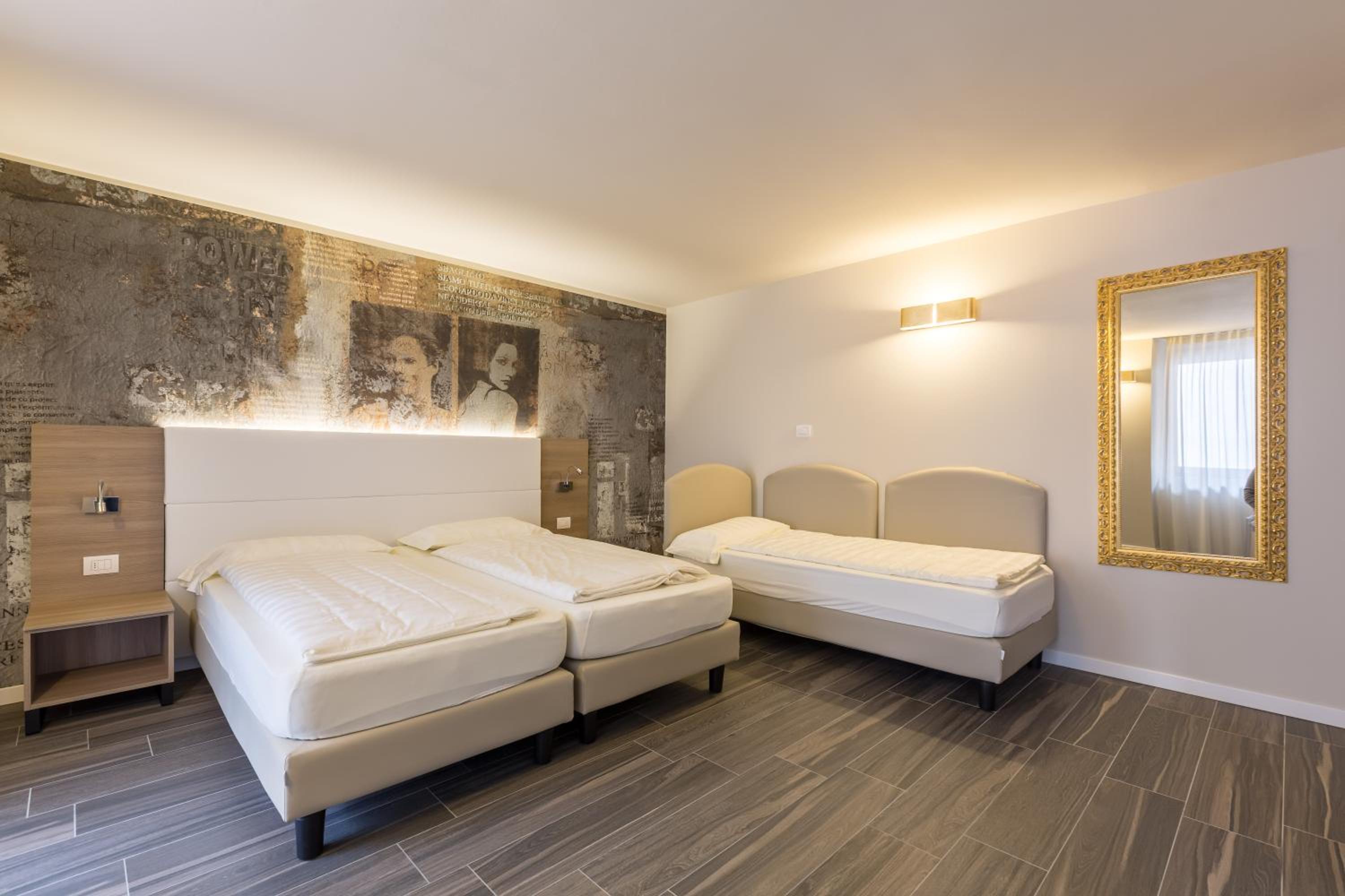 Deluxe Double or Twin Room - Photo 9