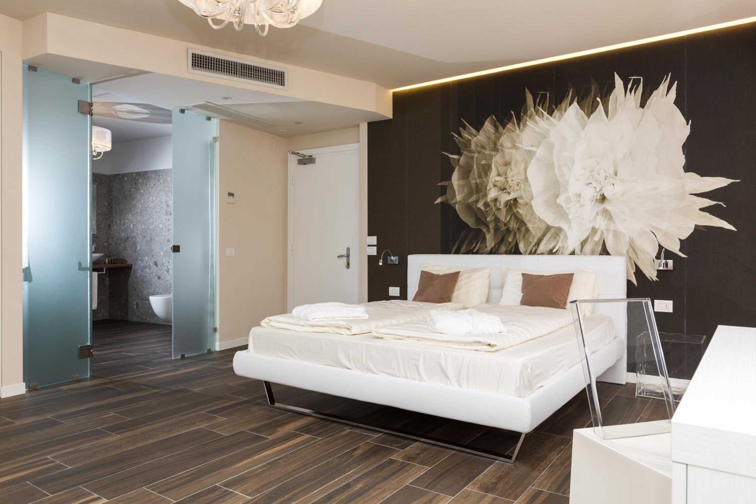 Junior Suite - Photo 11