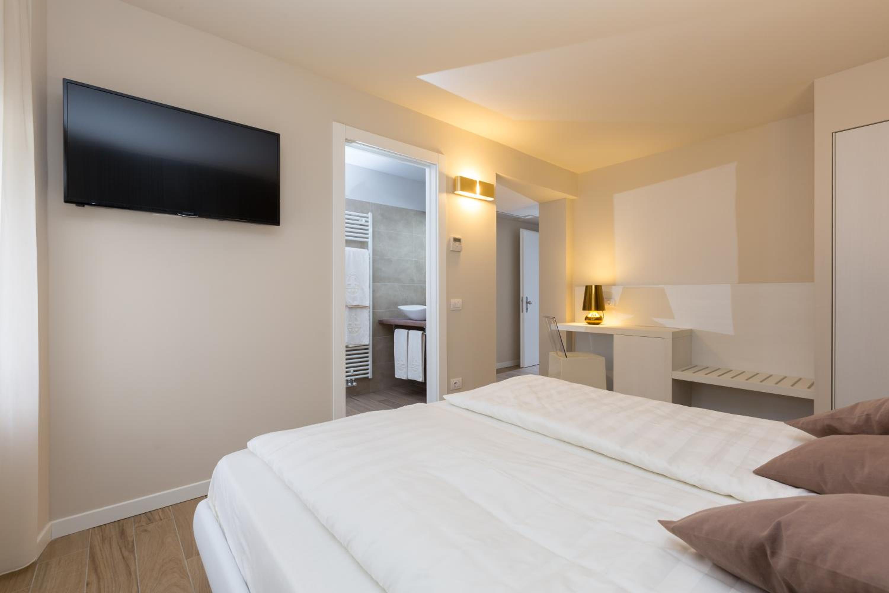 Deluxe Double or Twin Room - Photo 3