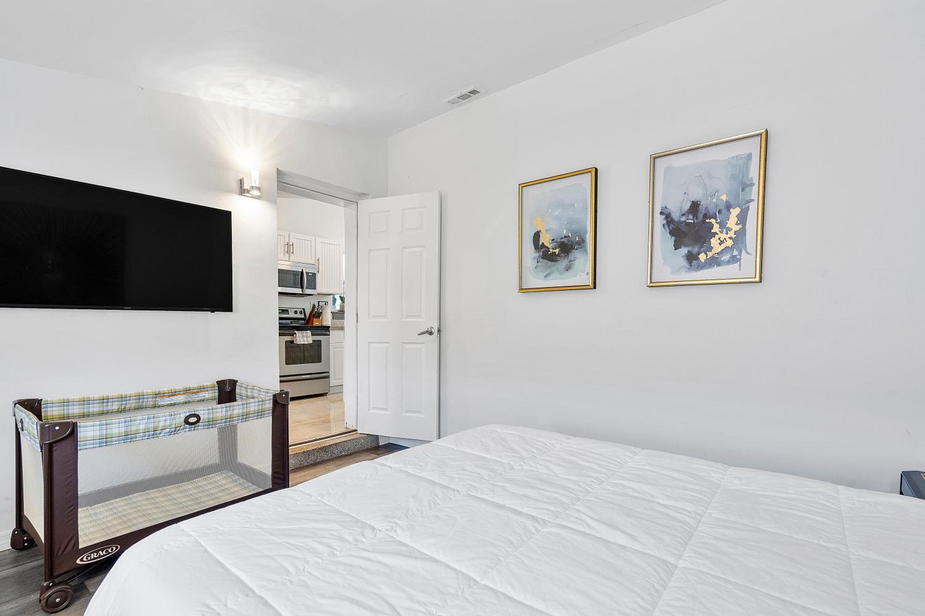 Four-Bedroom House photo 3
