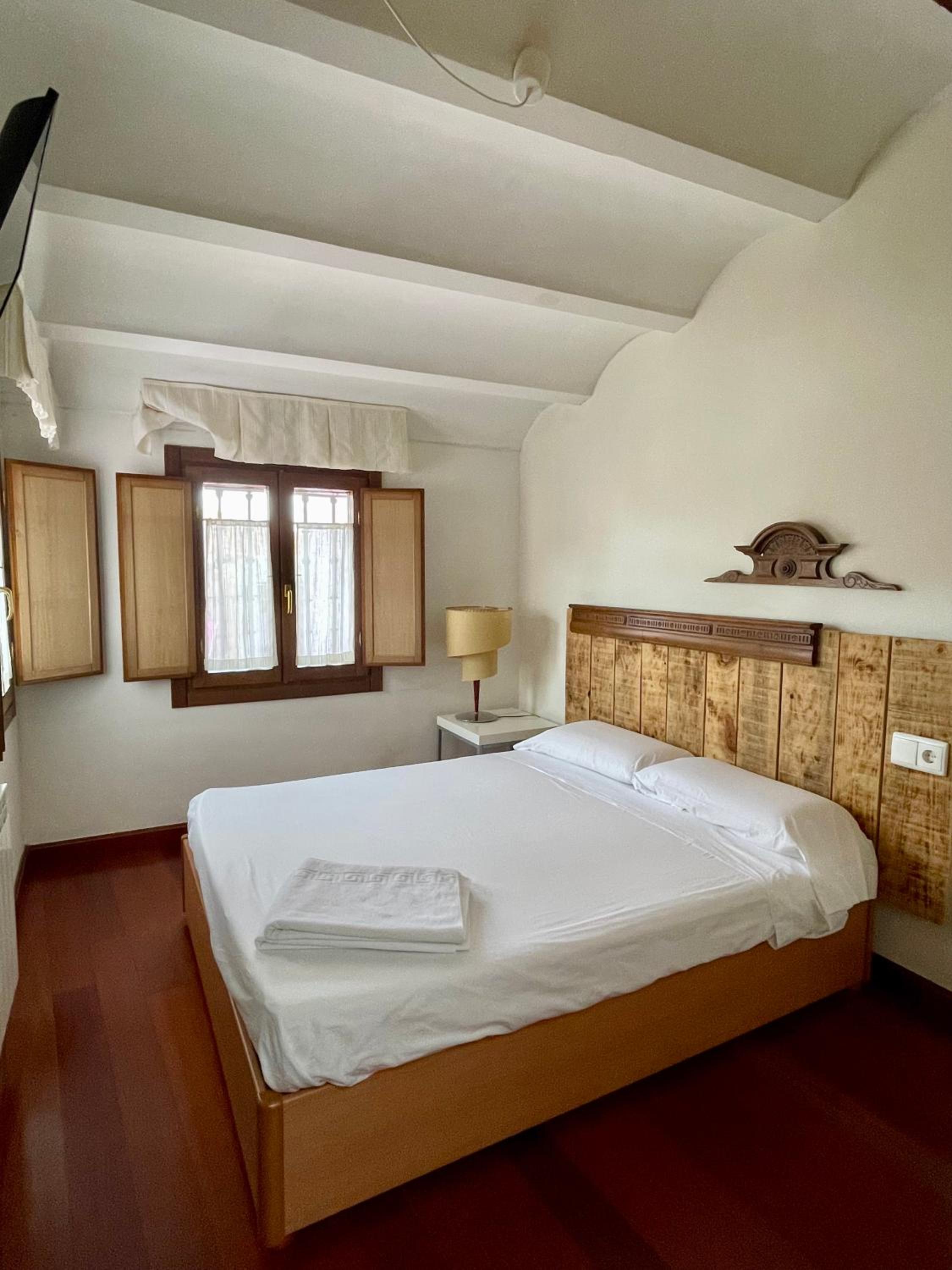 Double Room with Private Bathroom photo 2