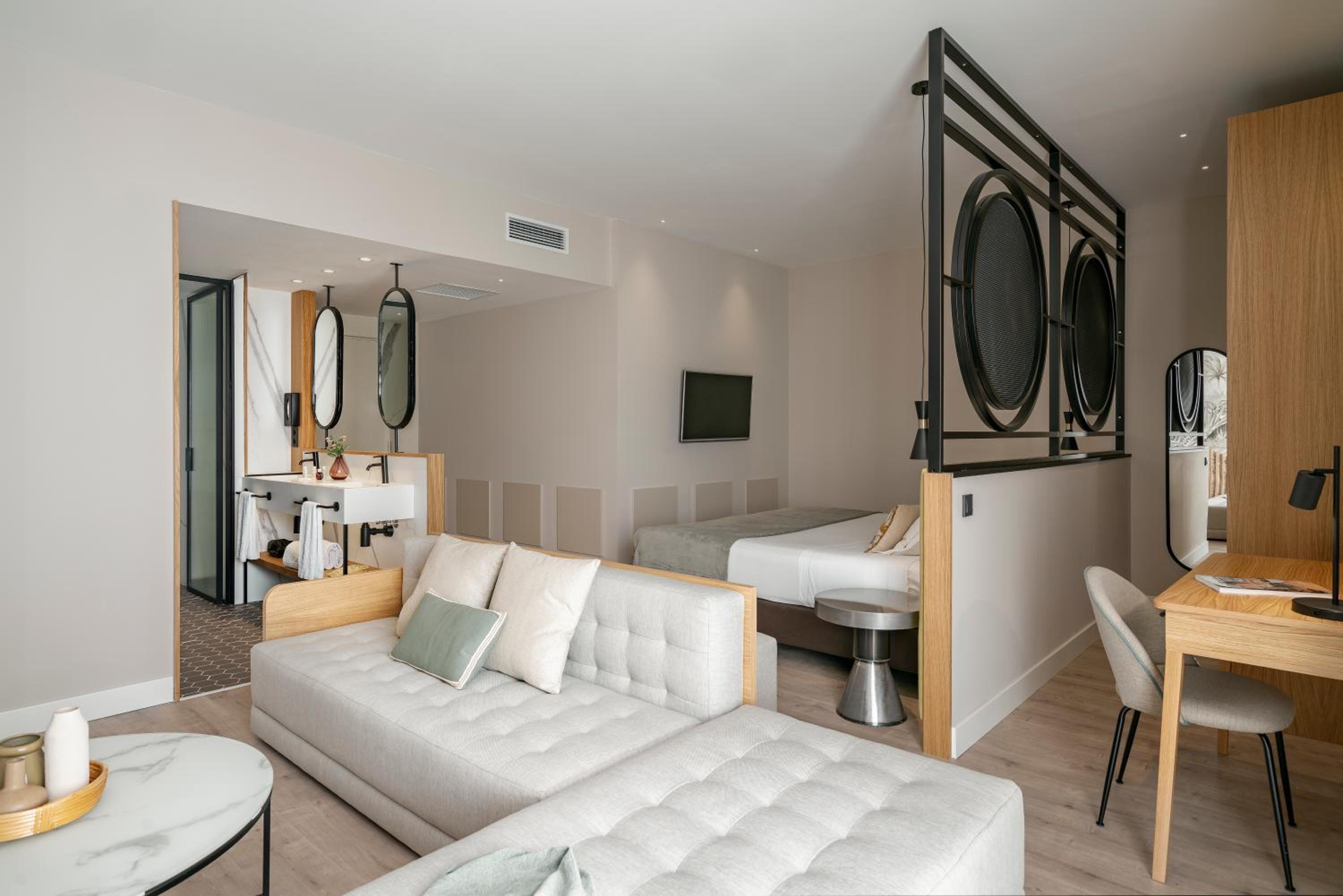 Deluxe Suite