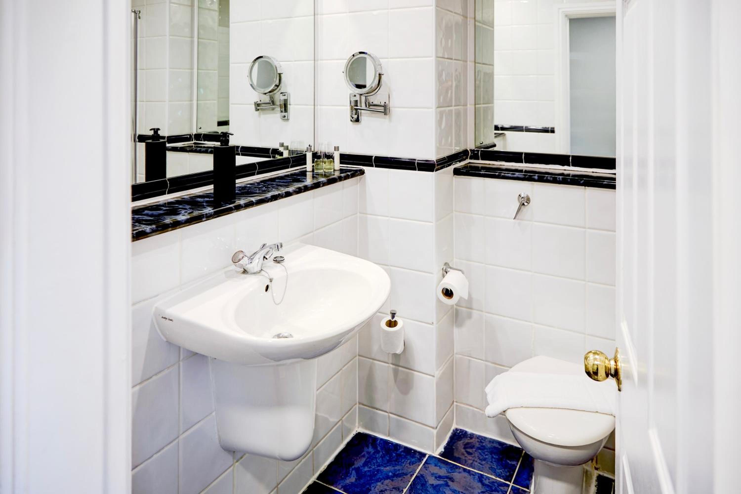 Standard Double Room with Shared Bathroom
