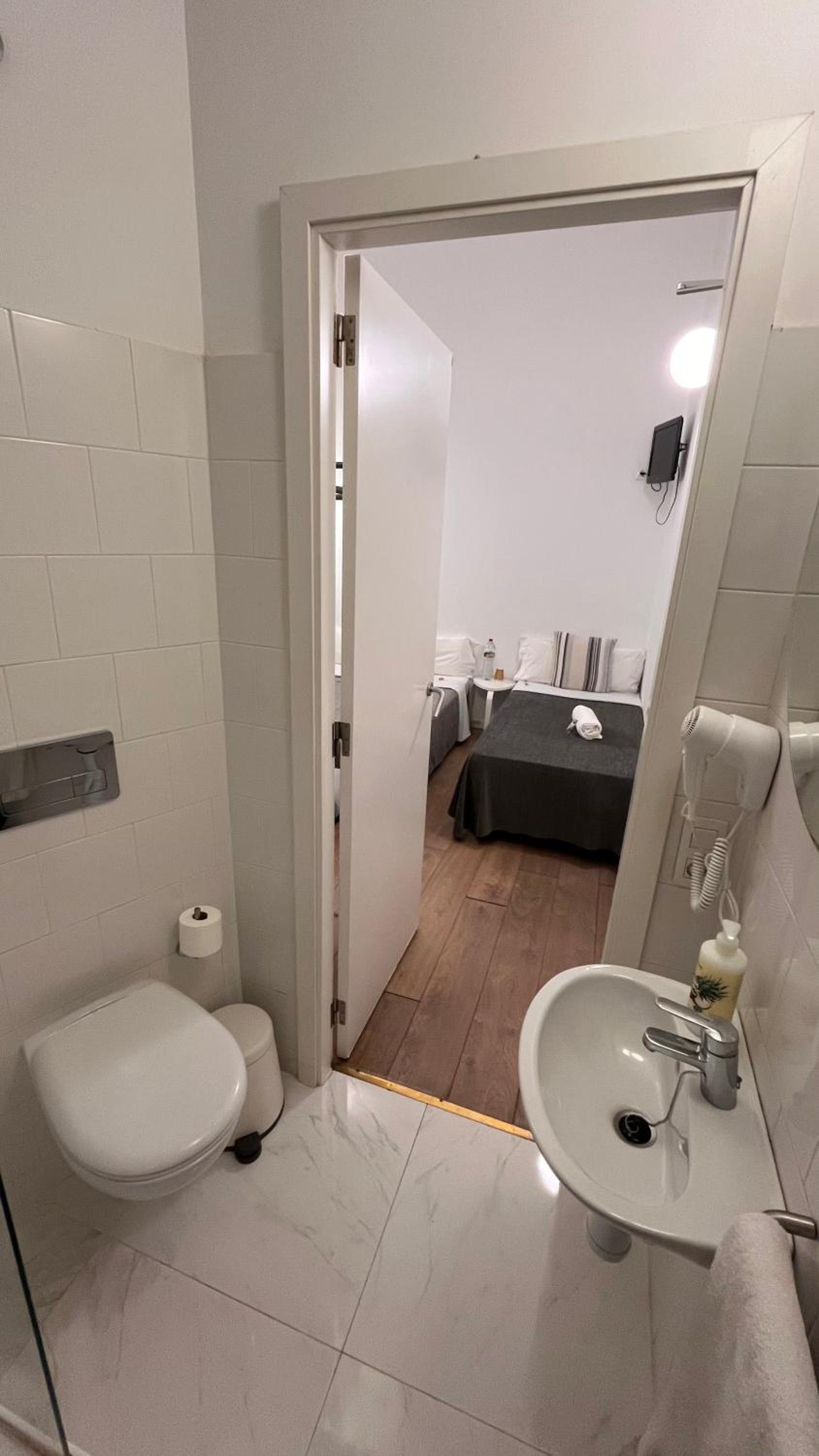 Interior Economy Triple Room - No view photo 3