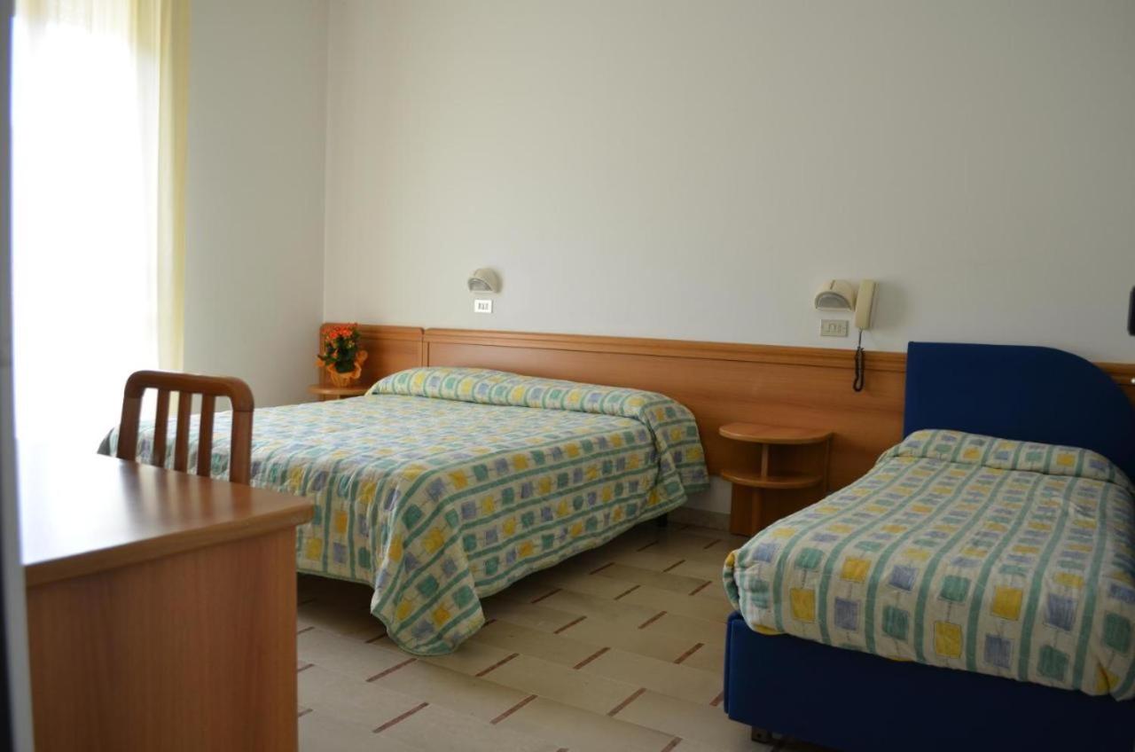 Economy Triple Room photo 1