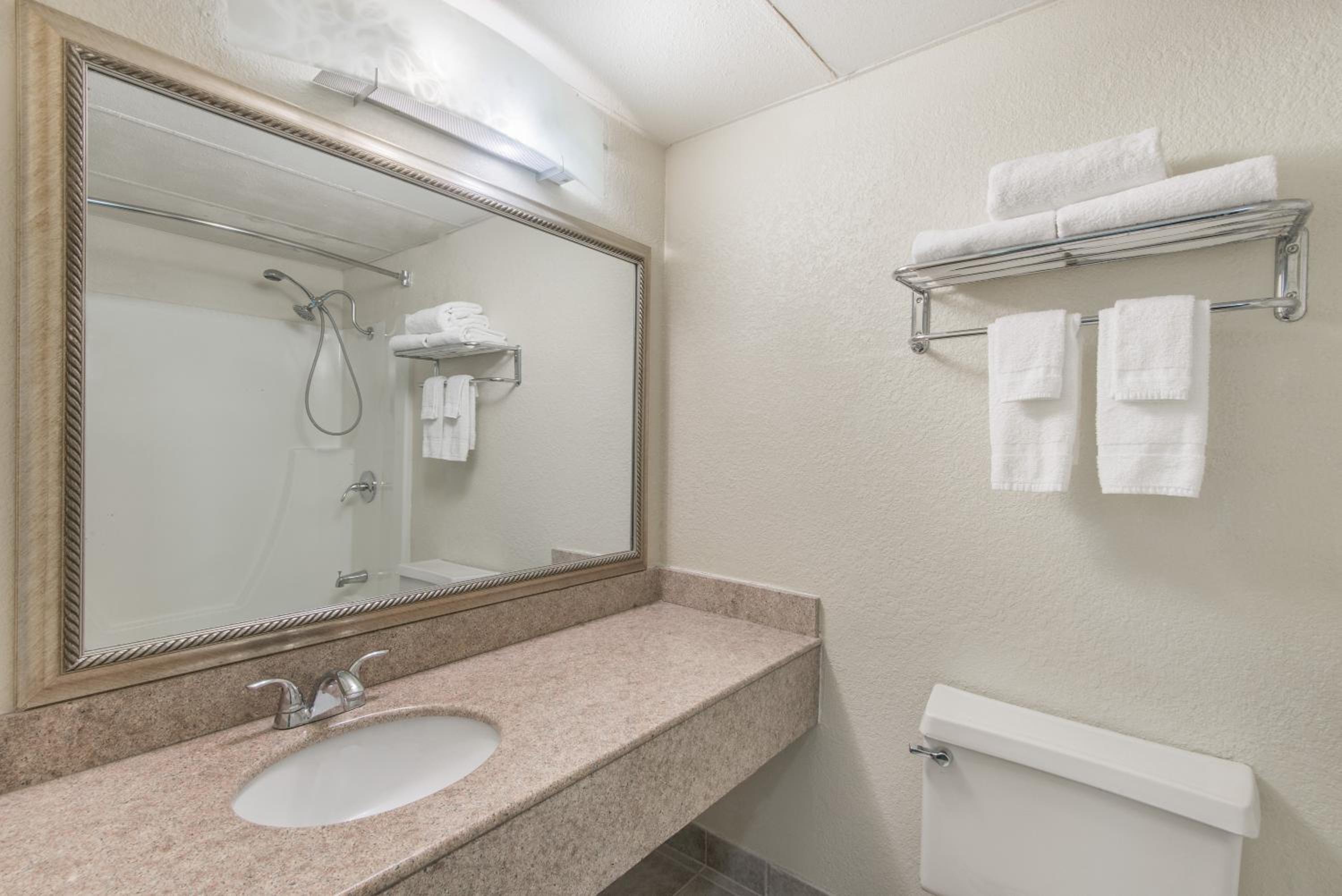 Deluxe Double Room - Disability Access/Non-Smoking photo 2