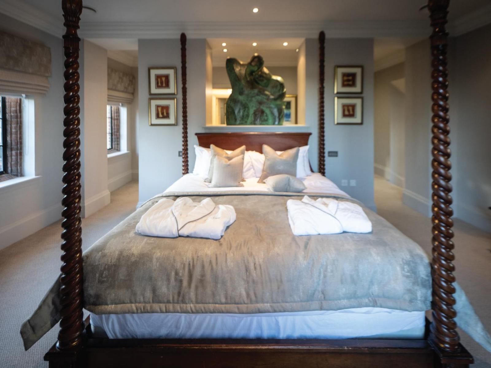 Suite with Hot Tub - Photo 2