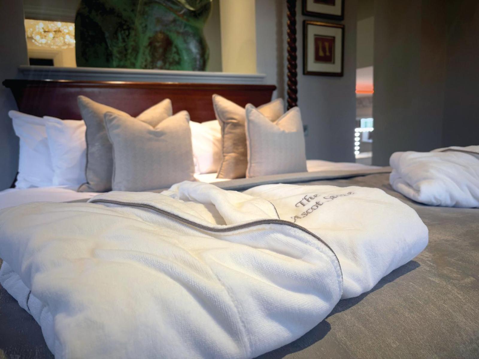 Suite with Hot Tub - Photo 3
