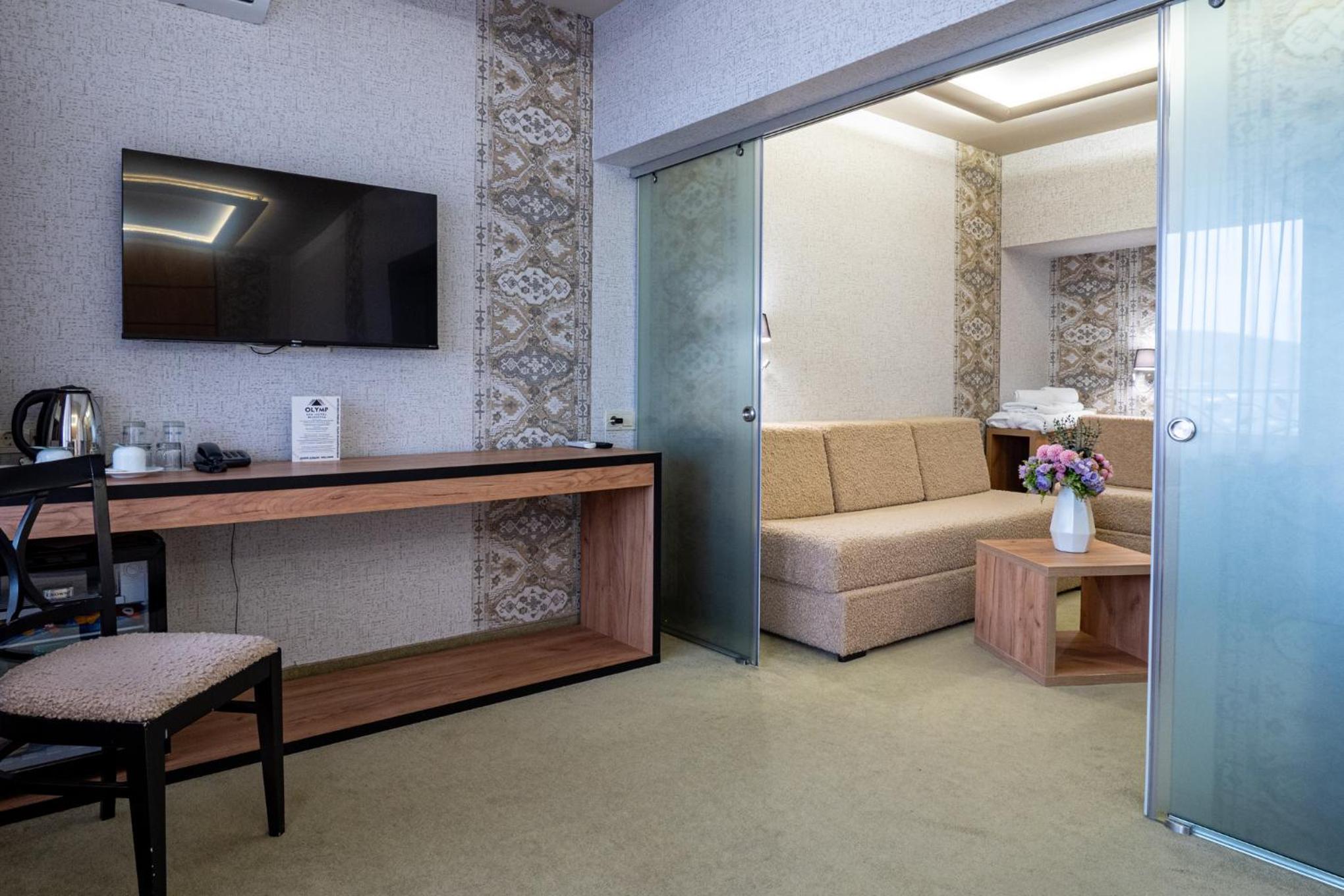 Superior One-Bedroom Suite
