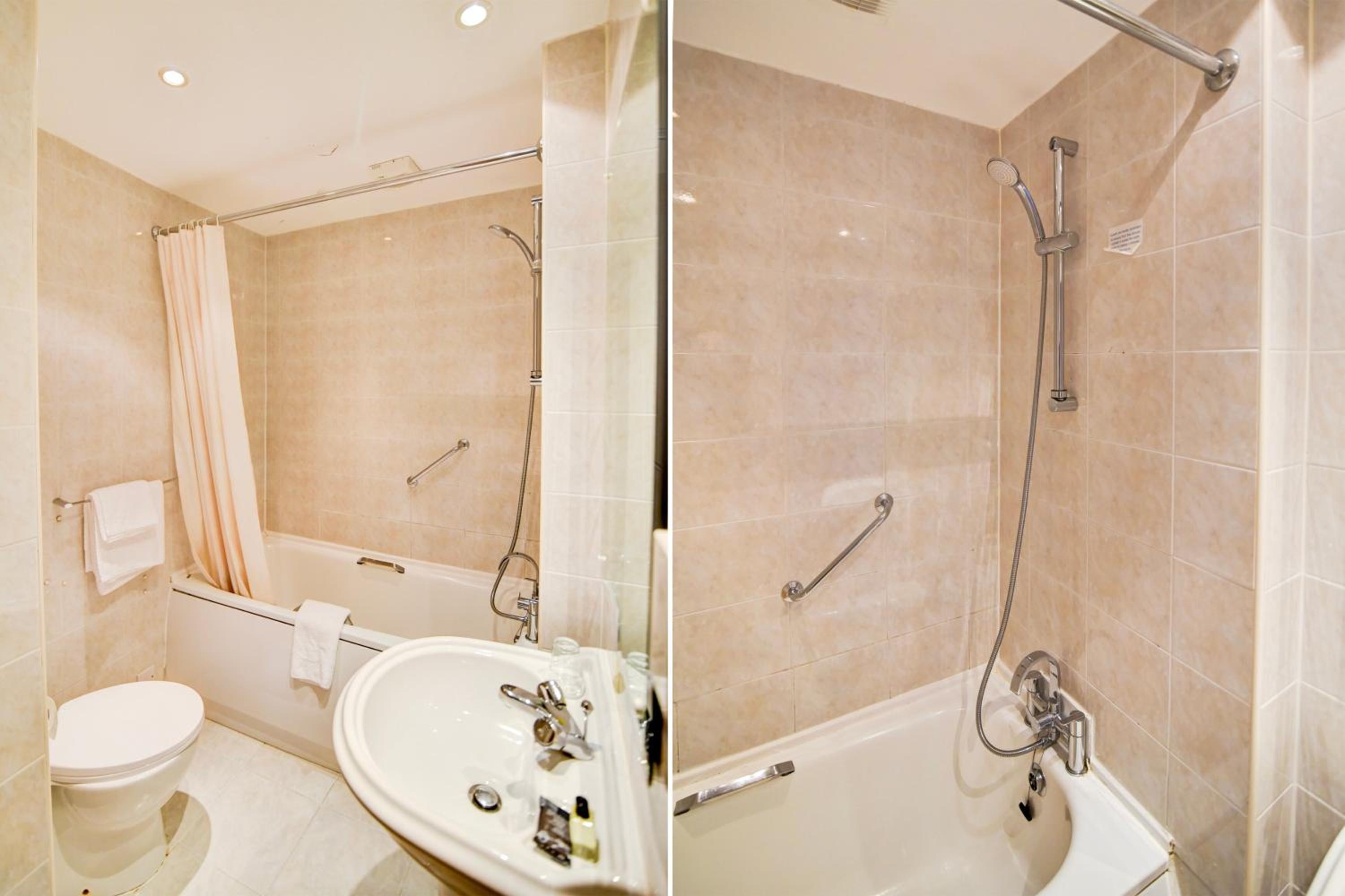 Double Room - Disability Access photo 3