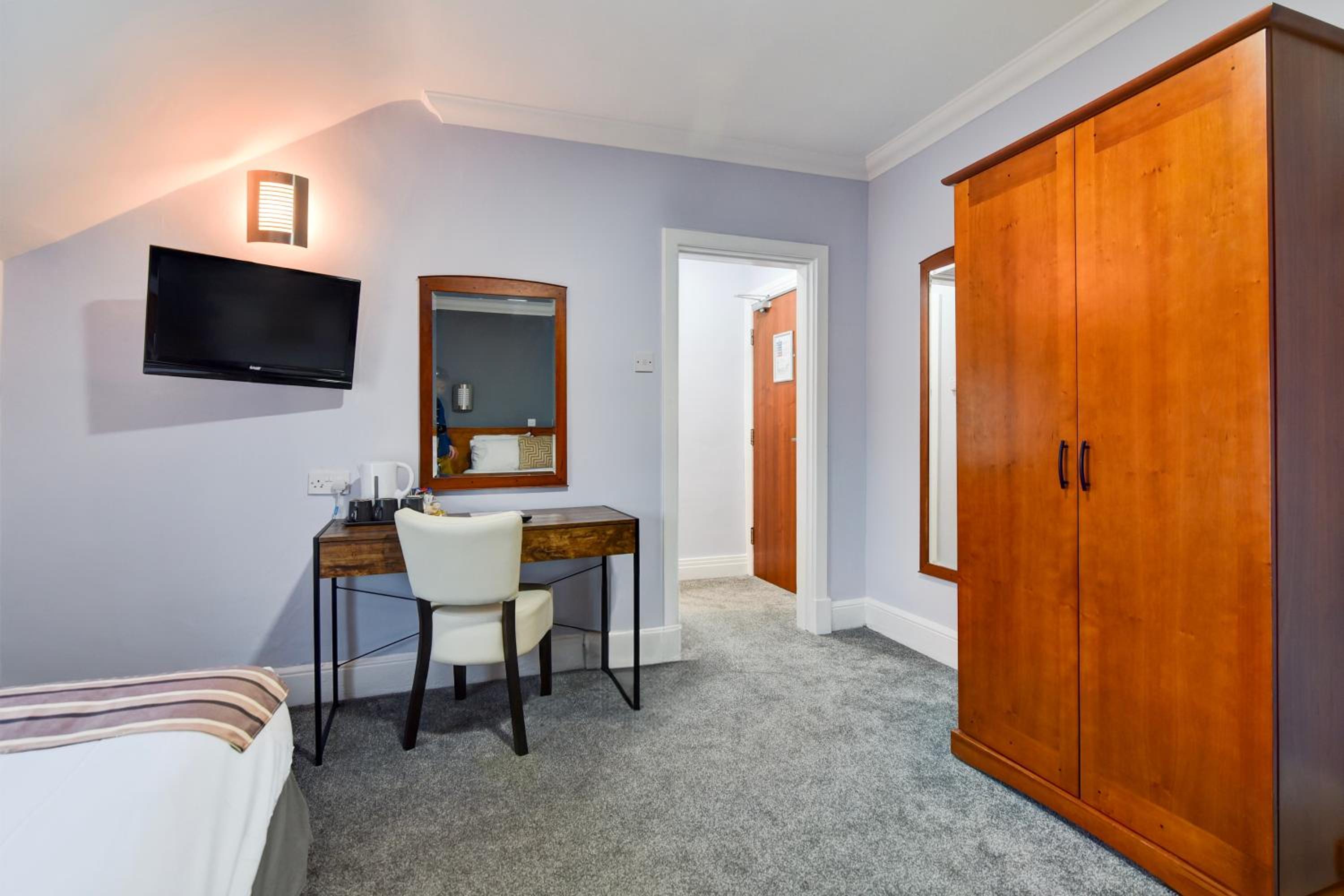 Standard Family Room - Photo 3
