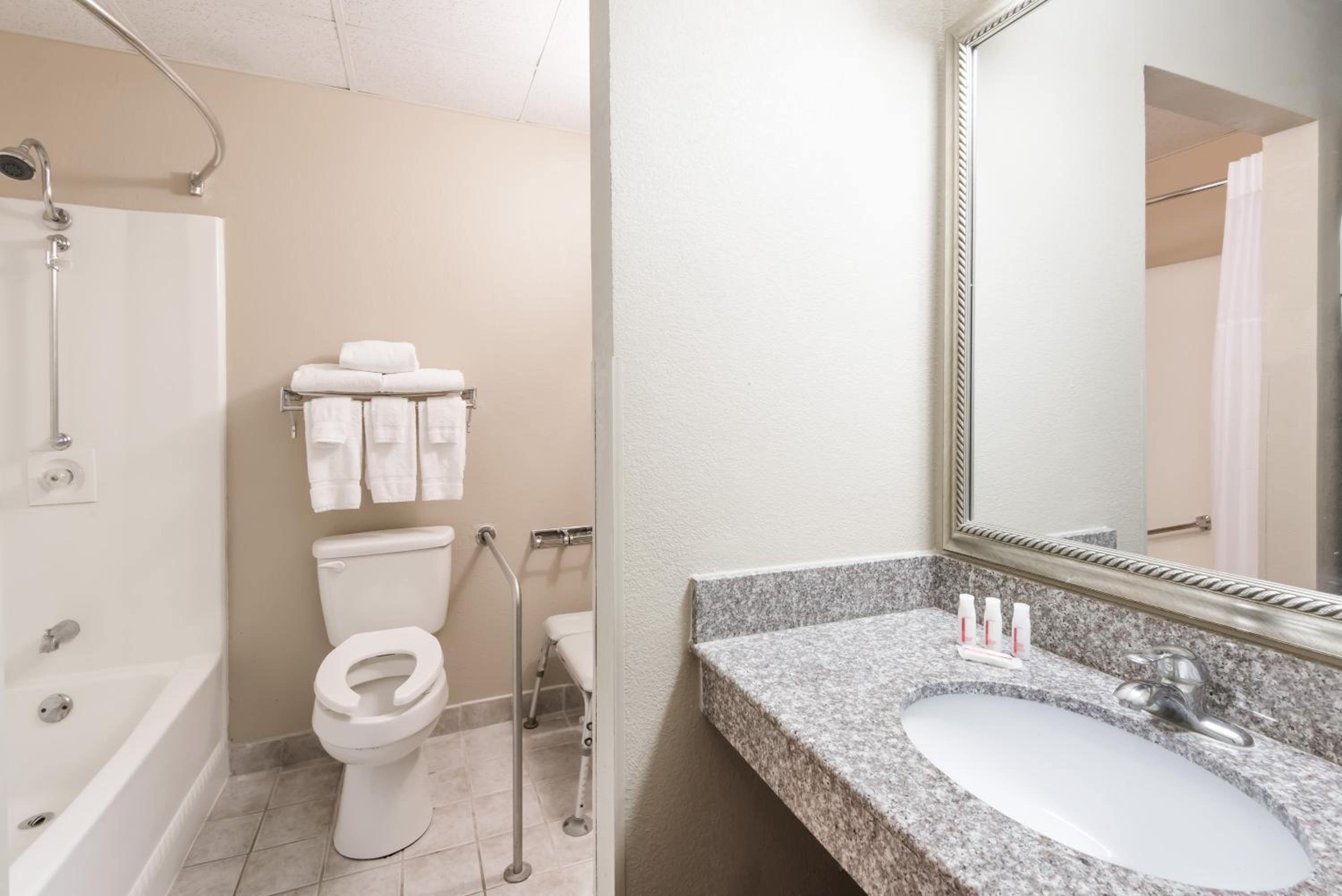 Deluxe Double Room - Disability Access/Non-Smoking photo 3