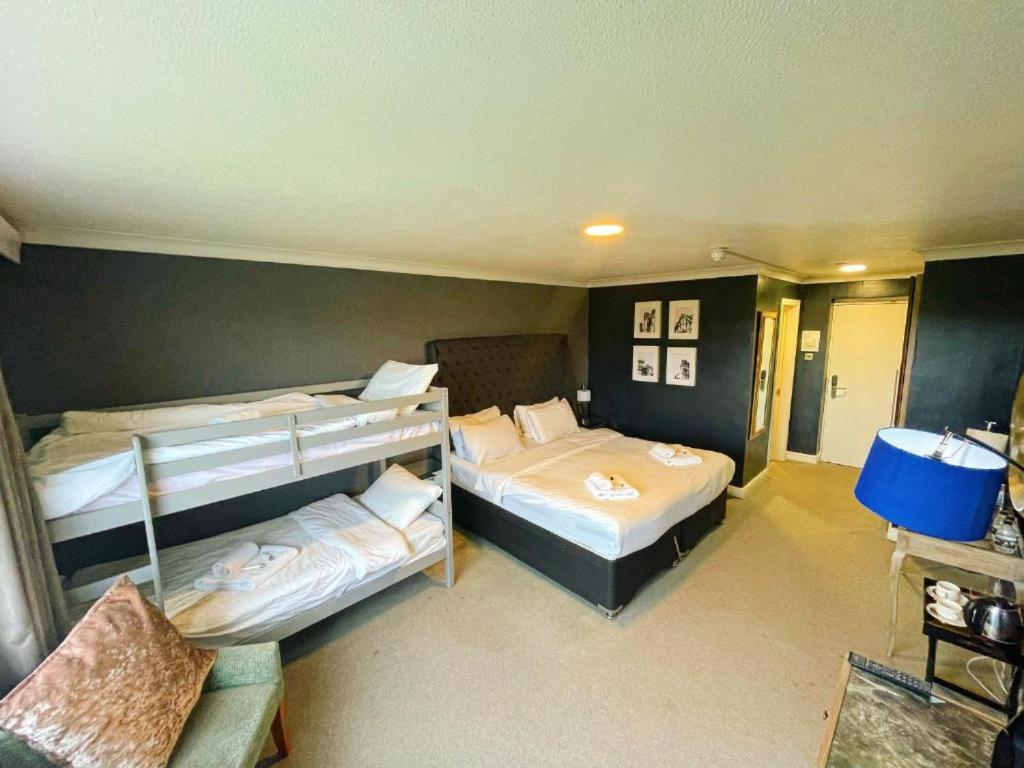 Deluxe Family Room