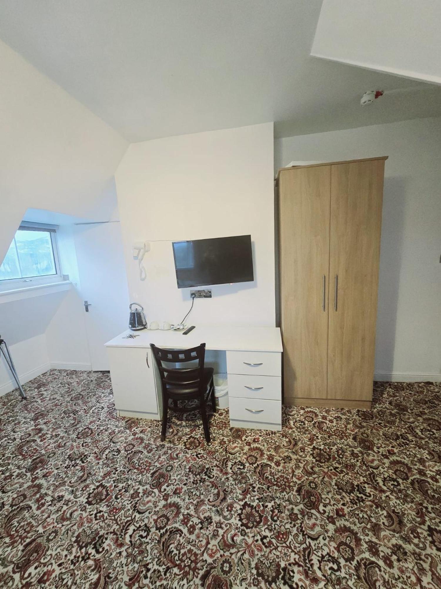 Family Room - Photo 1