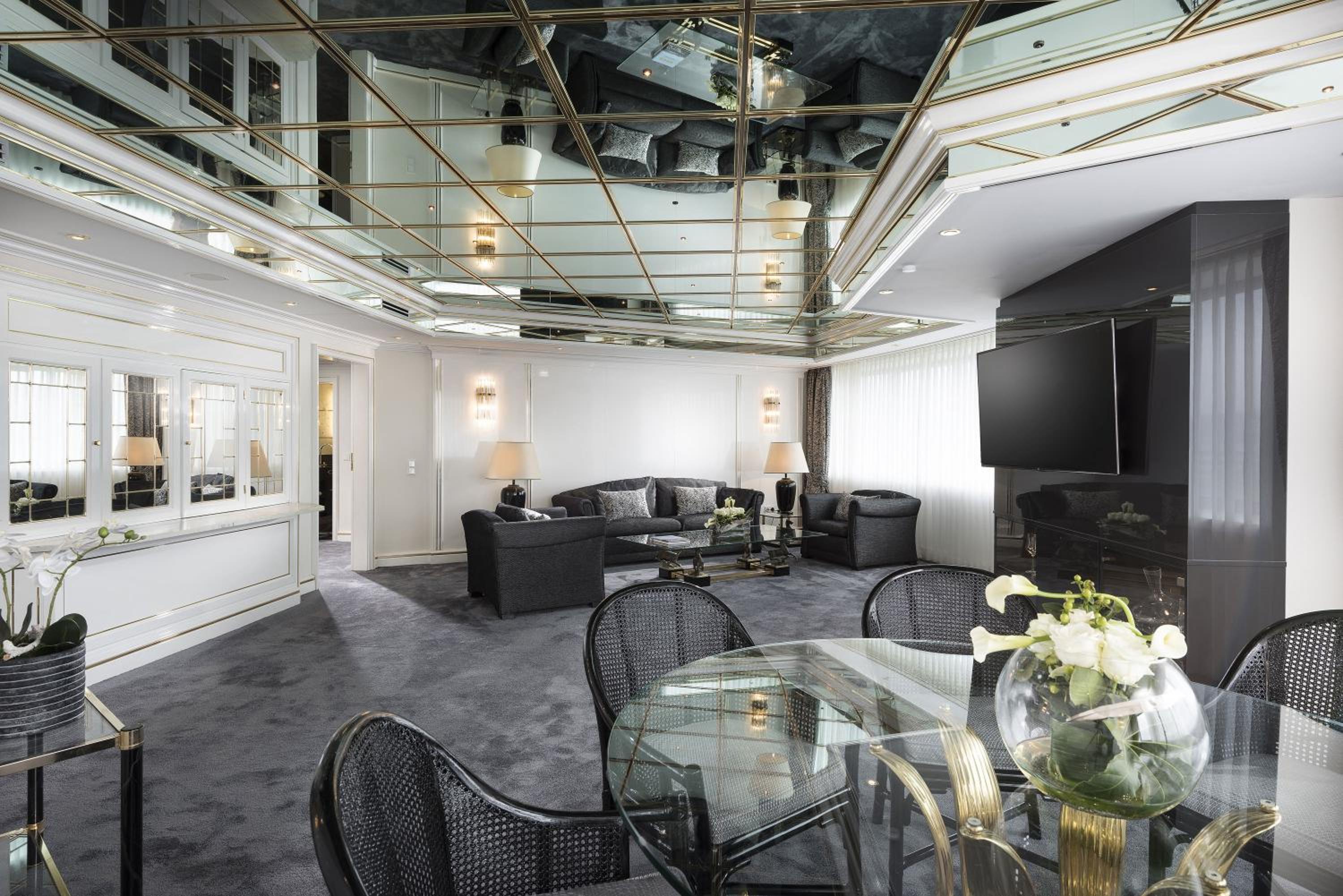 Luxury Suite - Photo 3