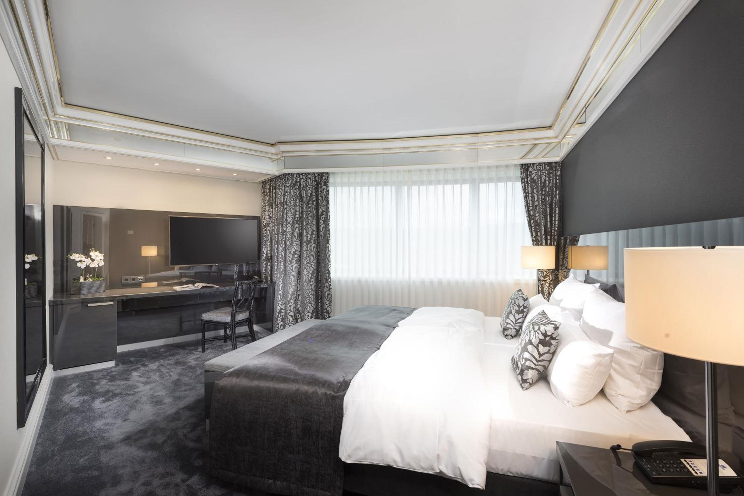 Luxury Suite - Photo 4