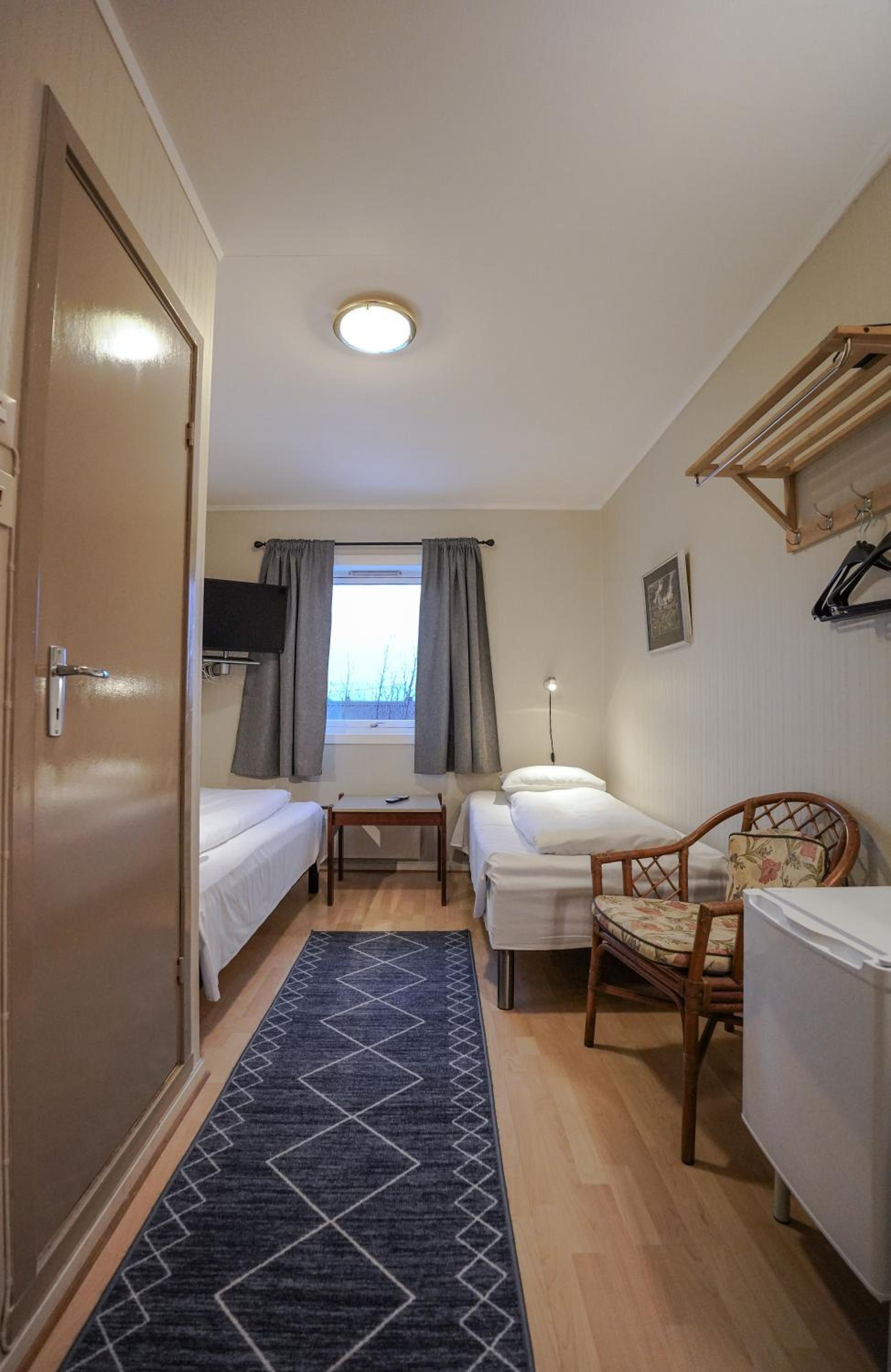 Economy Twin Room - Photo 1
