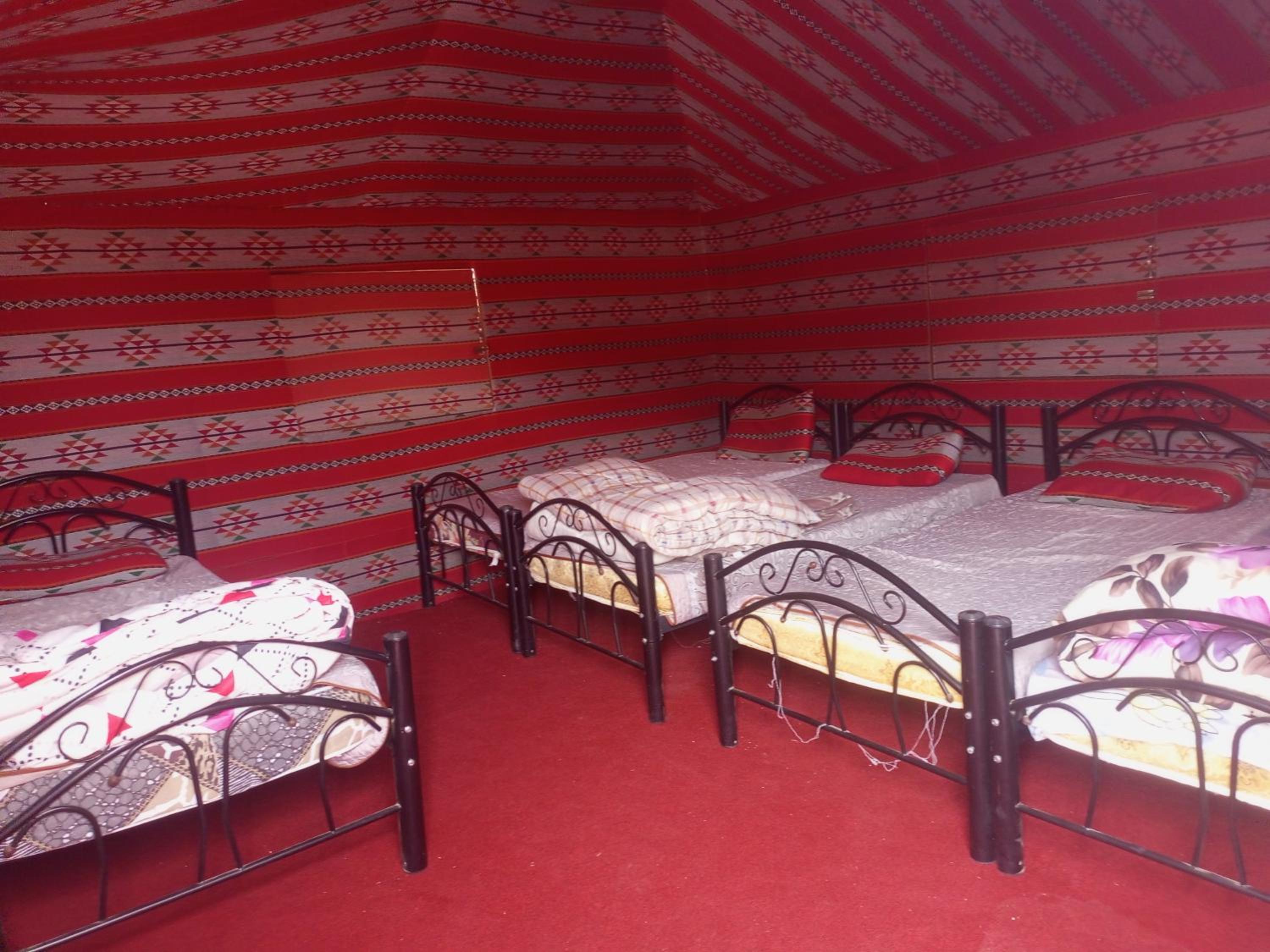 Quadruple Room with Private Bathroom photo 1