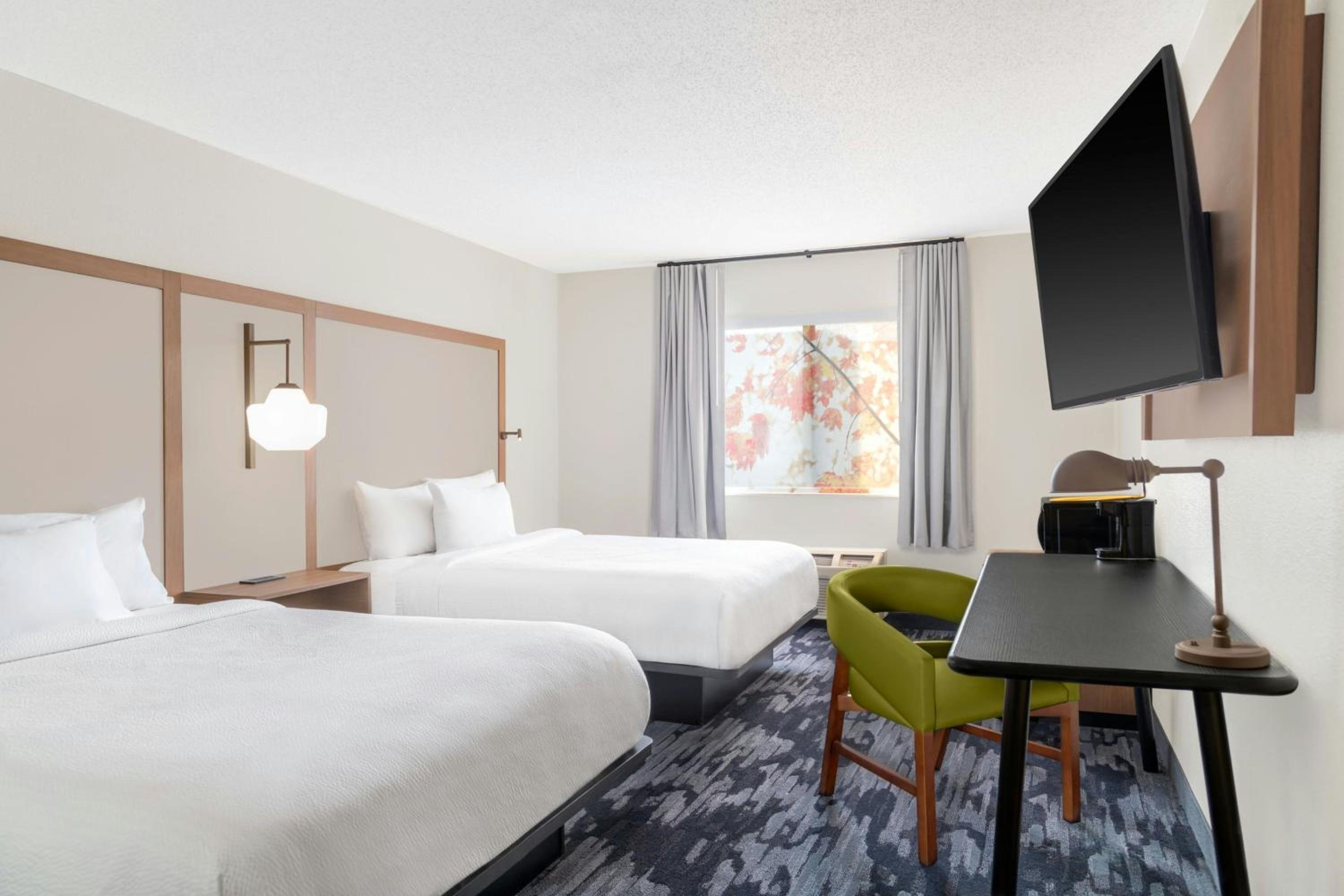 Queen Room with Two Queen Beds and Adapted Tub - Mobility and Hearing Accessible - Photo 1