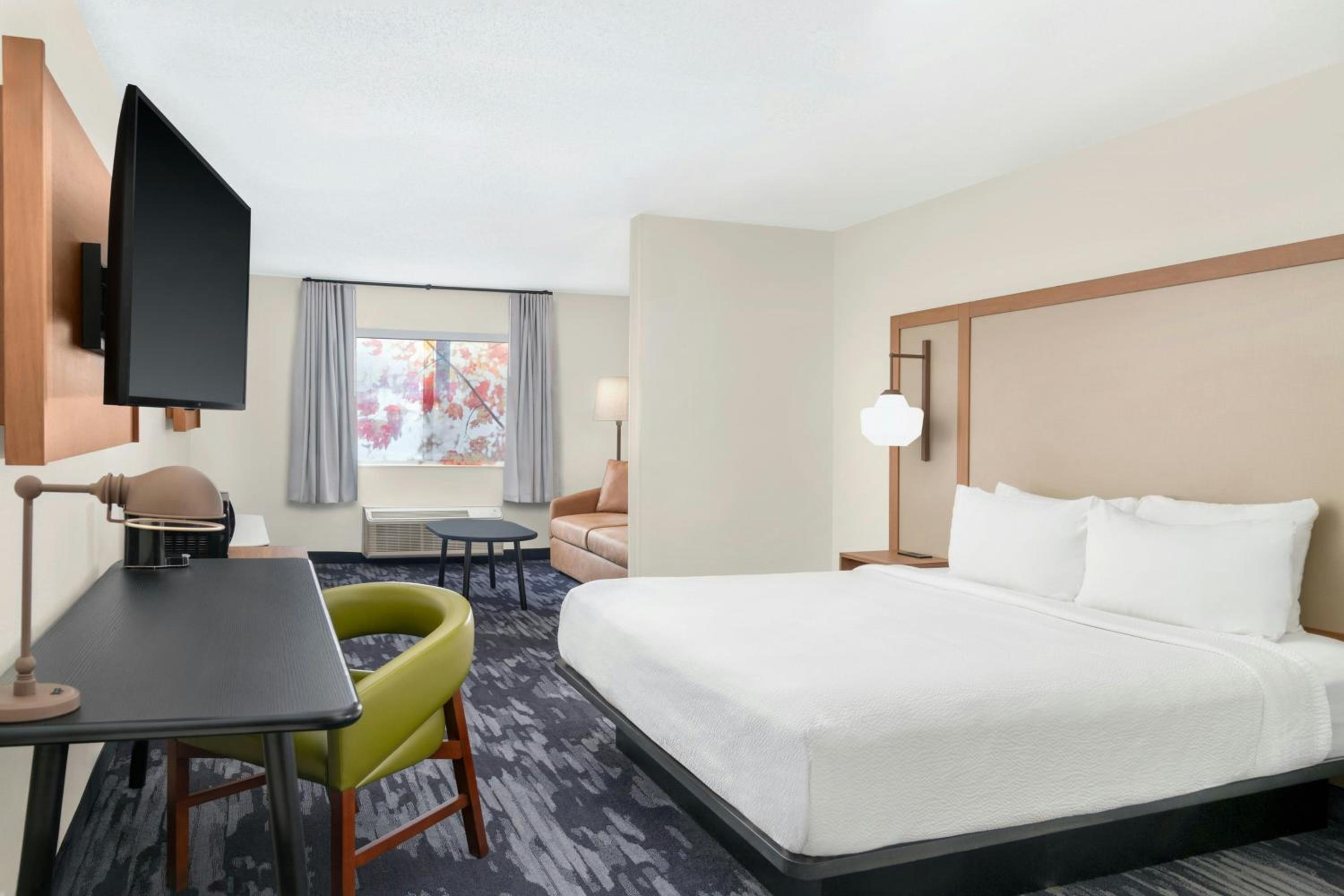 Executive Suite, 1 King, Sofa bed (Hearing Accessible)