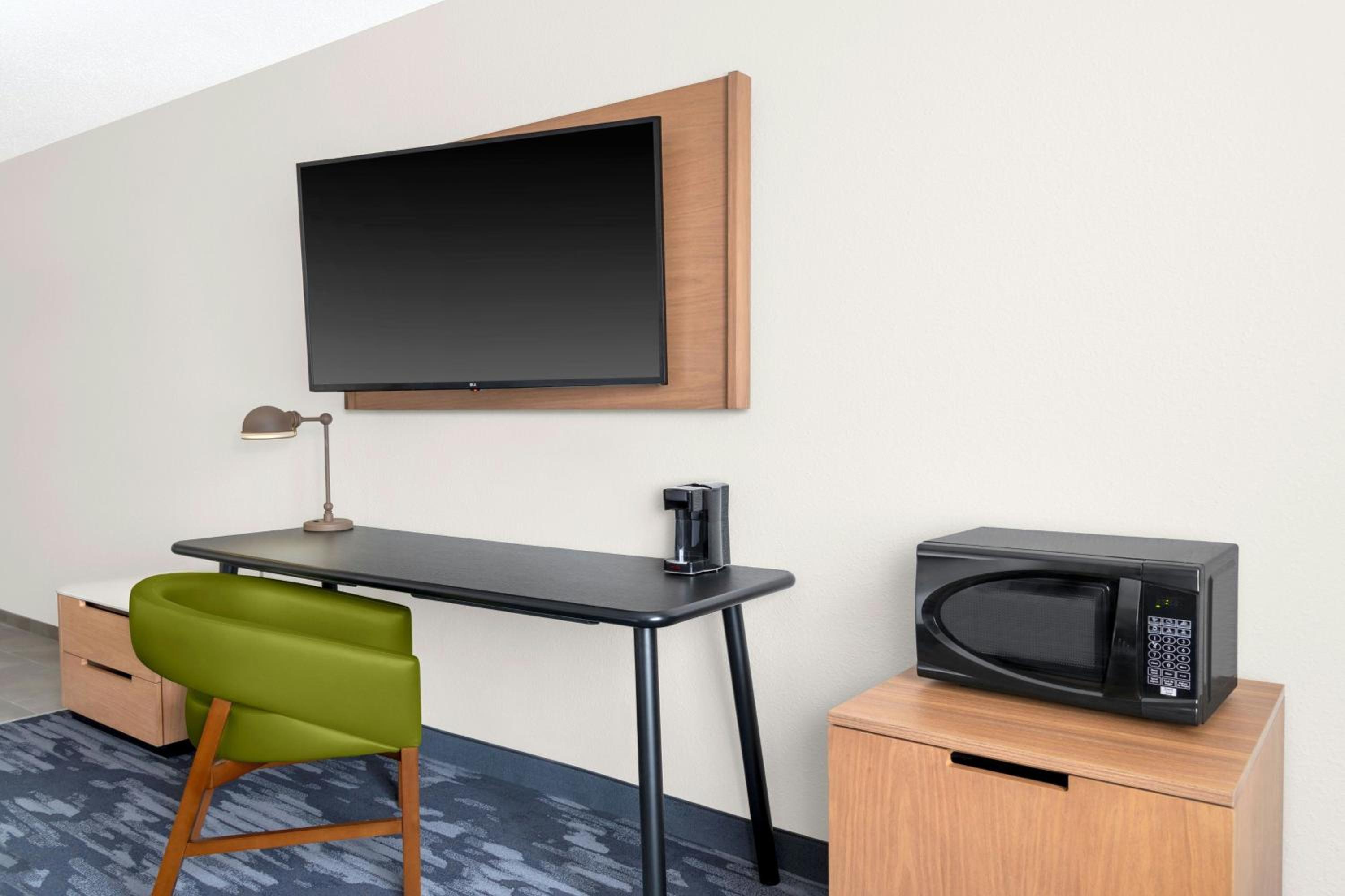 King Room with Adapted Tub - Mobility and Hearing Accessible - Photo 5