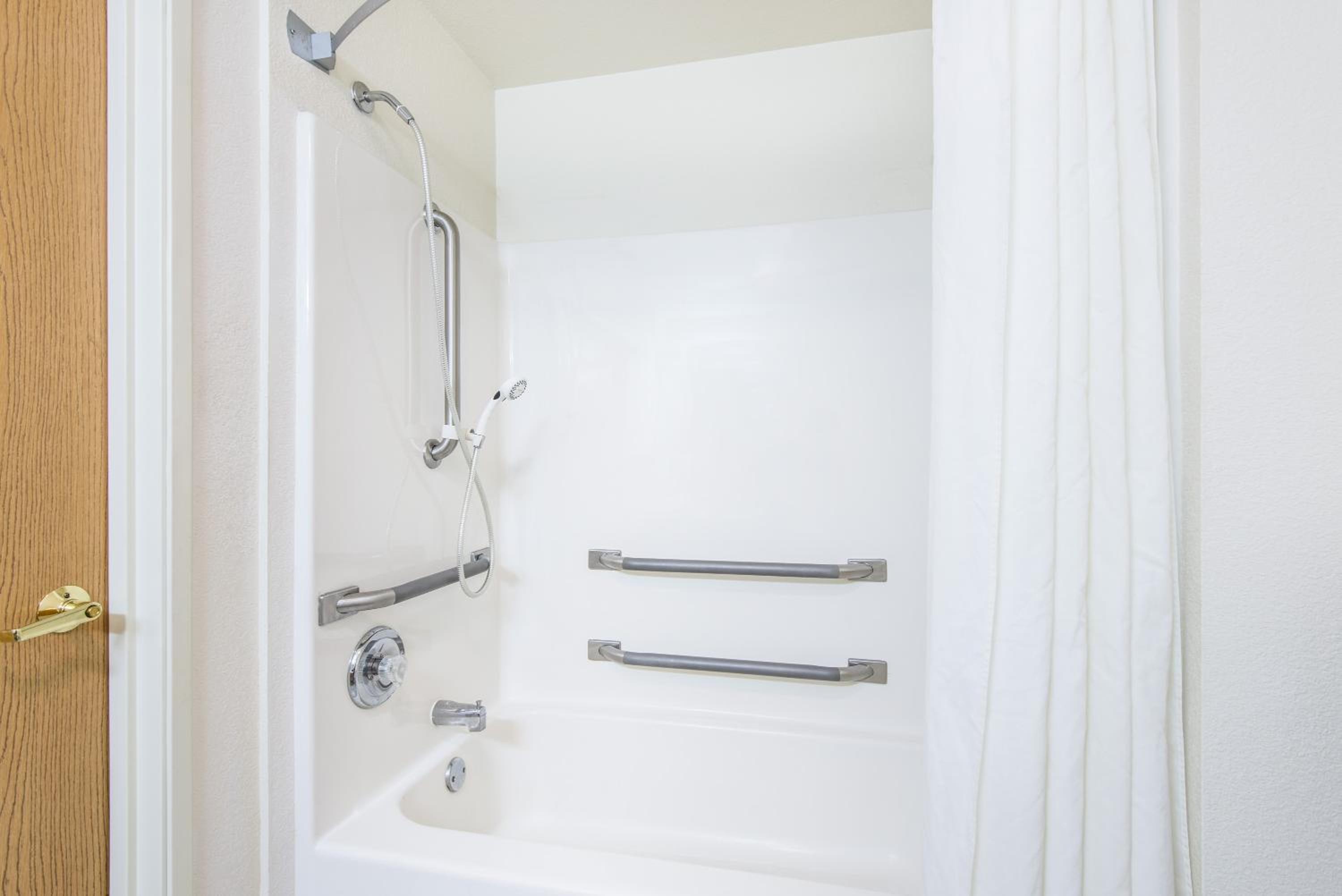 Queen Room - Mobility Access/Non-Smoking - Photo 2