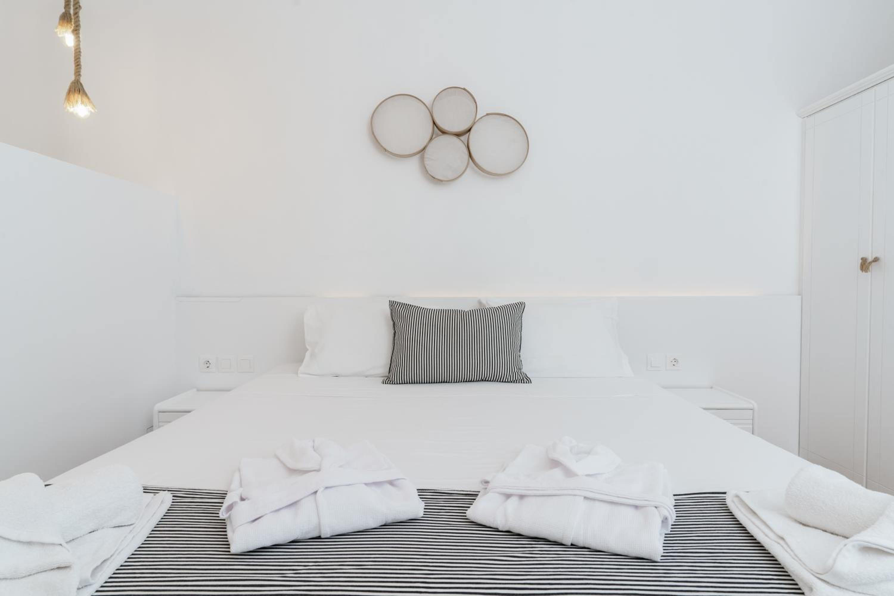 Premium Double Room with Sharing Pool - Photo 4