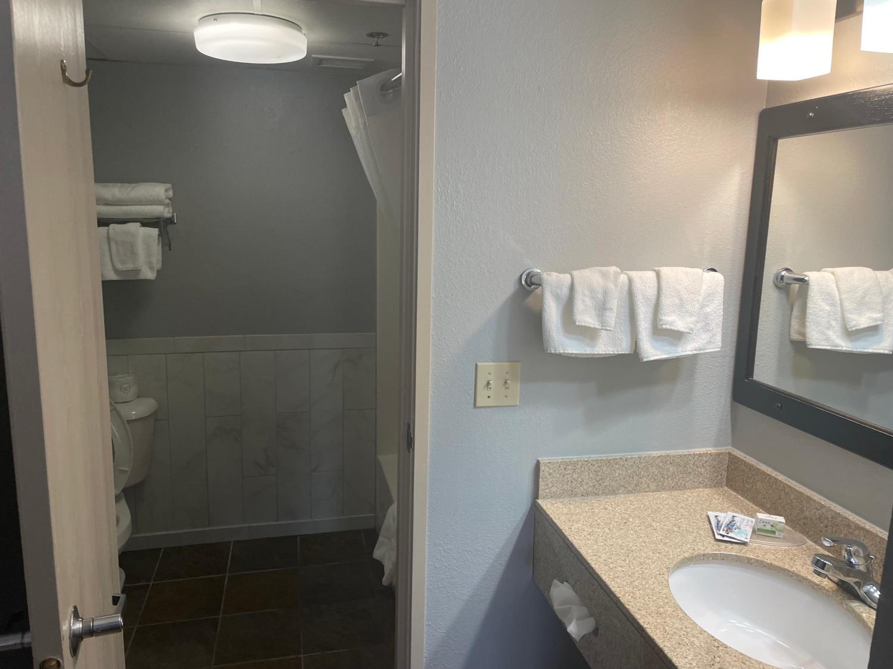 Executive Suite with two Queen Beds - Non-Smoking - Photo 1