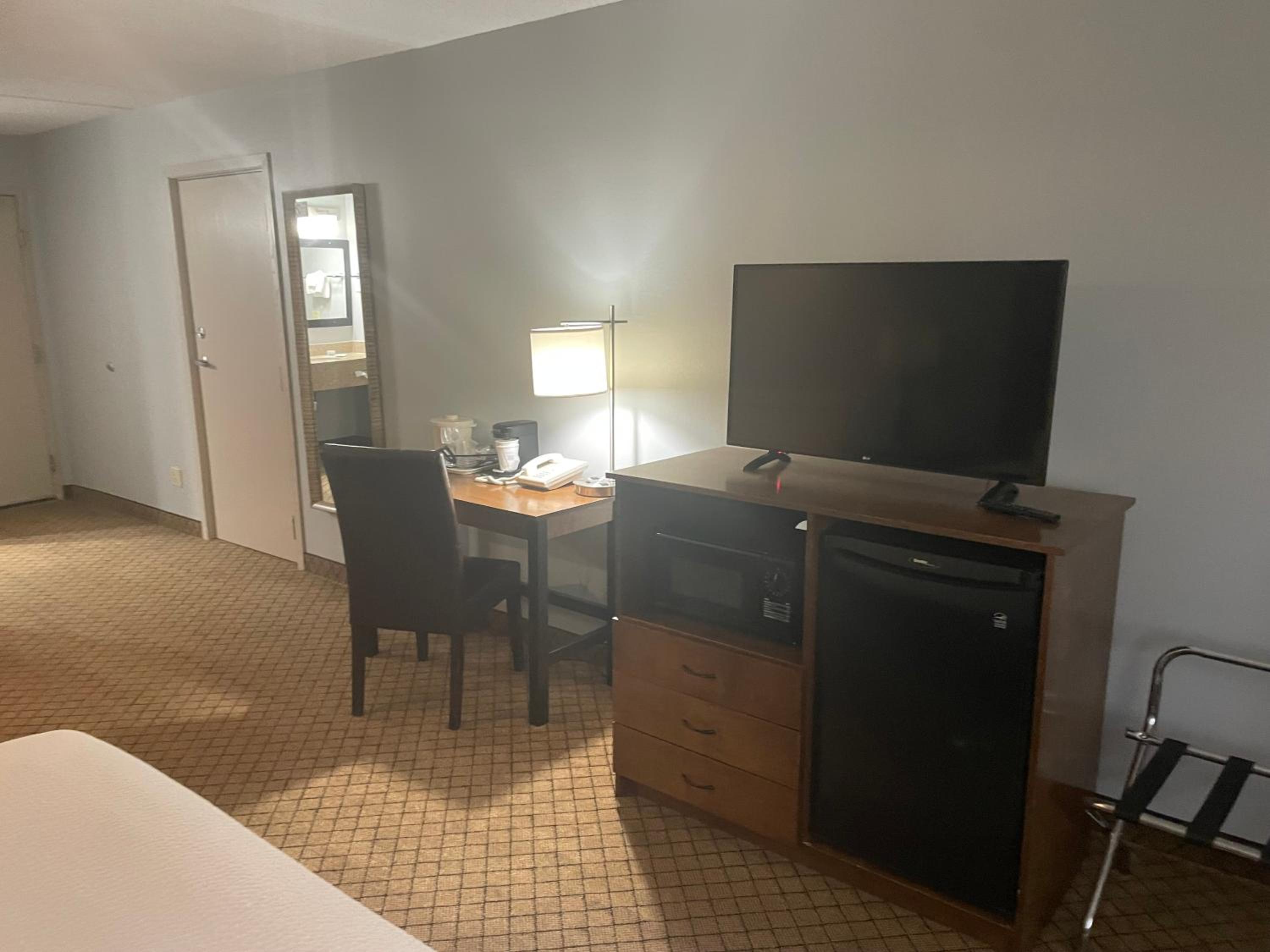 1 King Bed, Premier Junior Suite, Non-Smoking - Photo 1