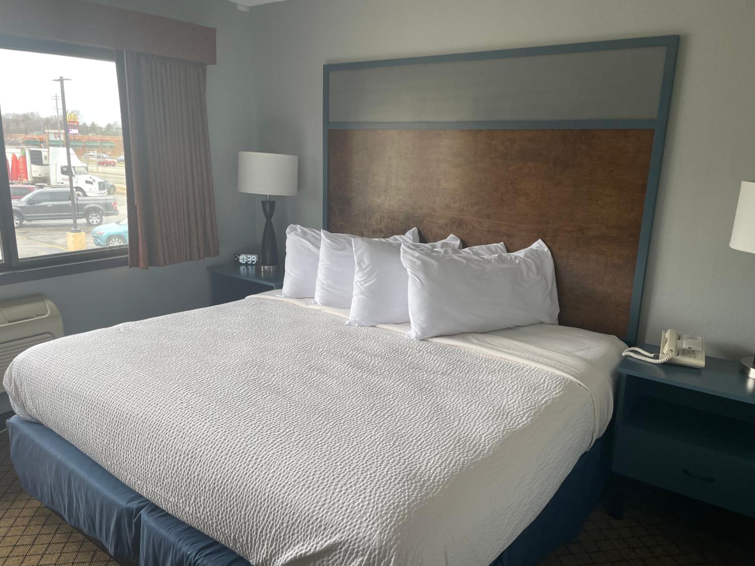 One-Bedroom King Suite - Non-Smoking - Photo 1