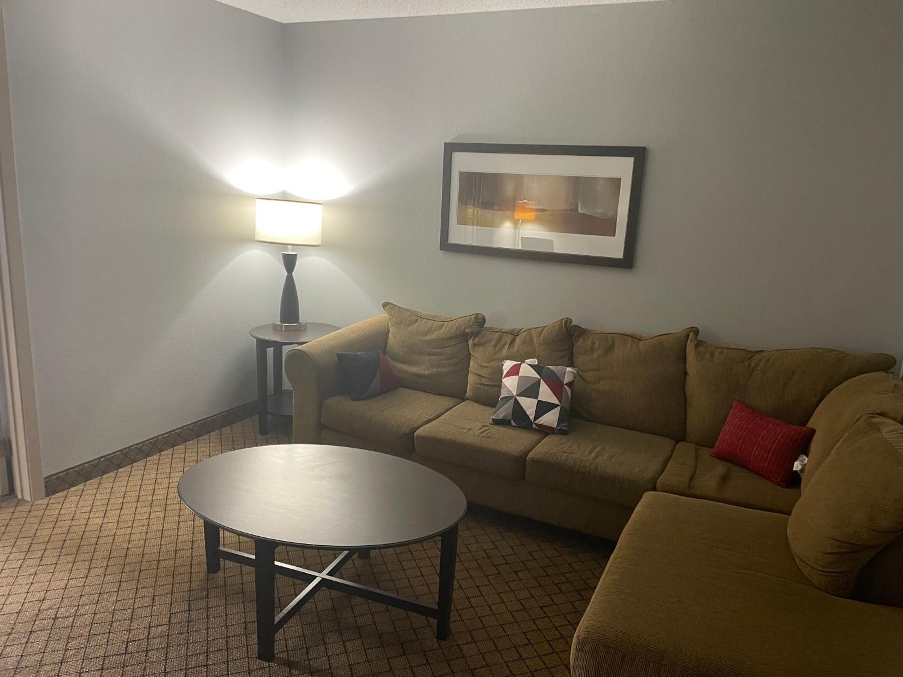 One-Bedroom King Suite - Non-Smoking - Photo 3