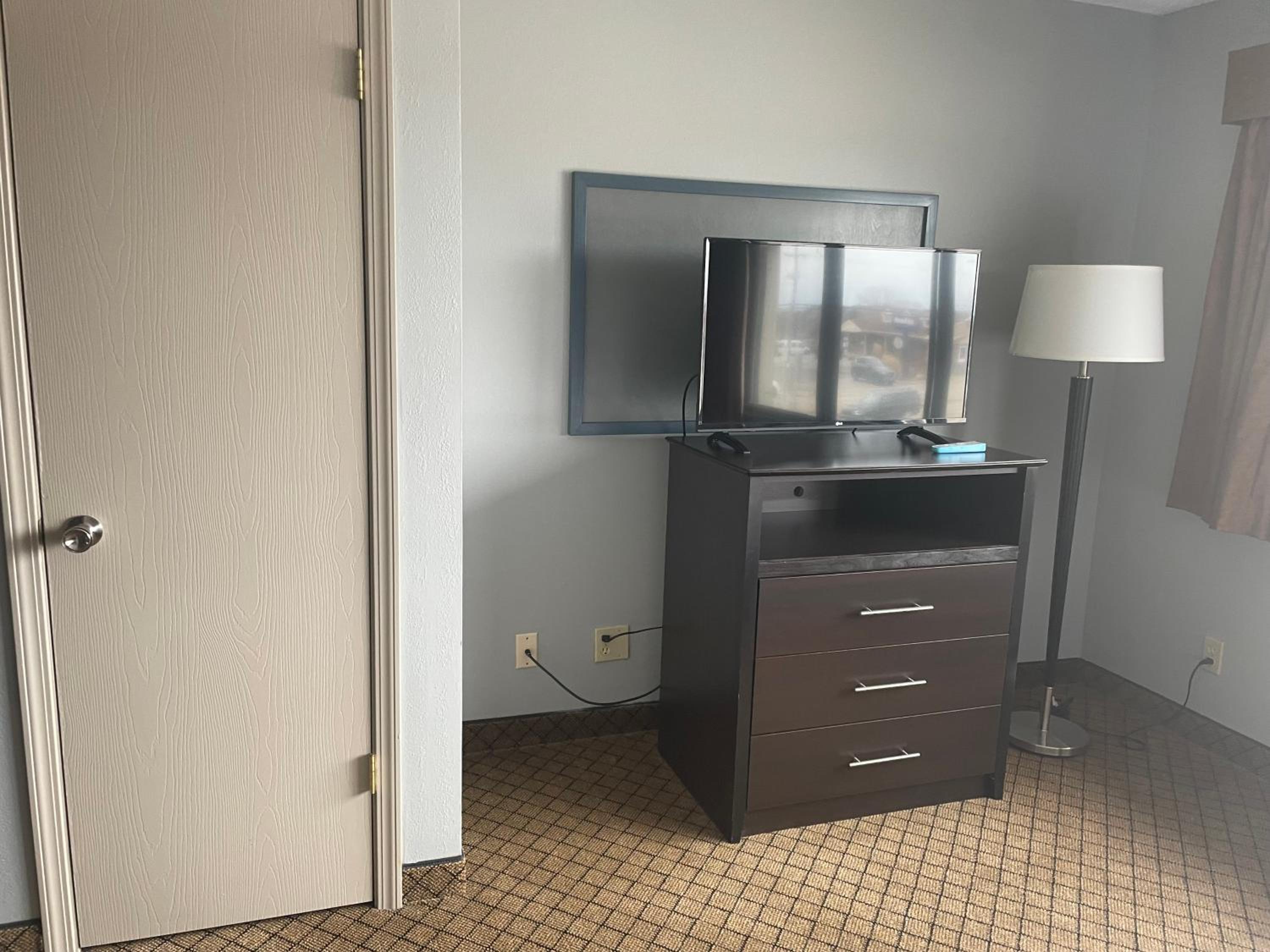 One-Bedroom King Suite - Non-Smoking - Photo 7