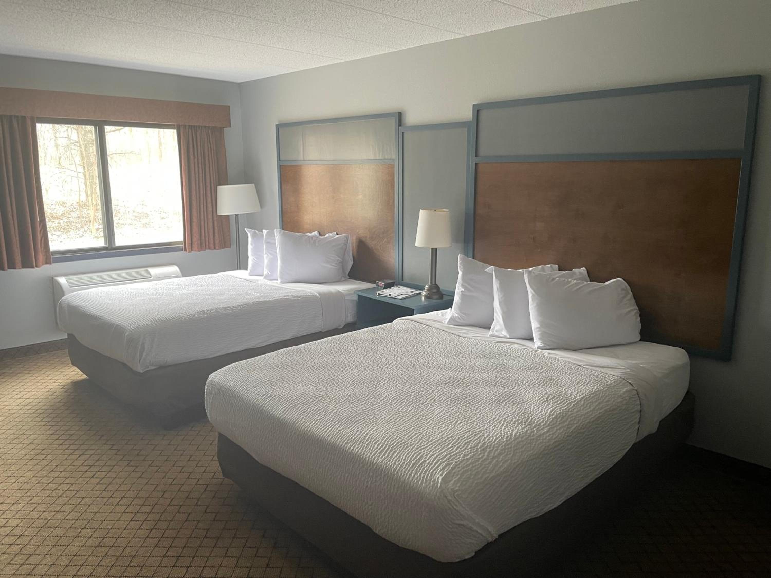 Executive Suite with two Queen Beds - Non-Smoking - Photo 3