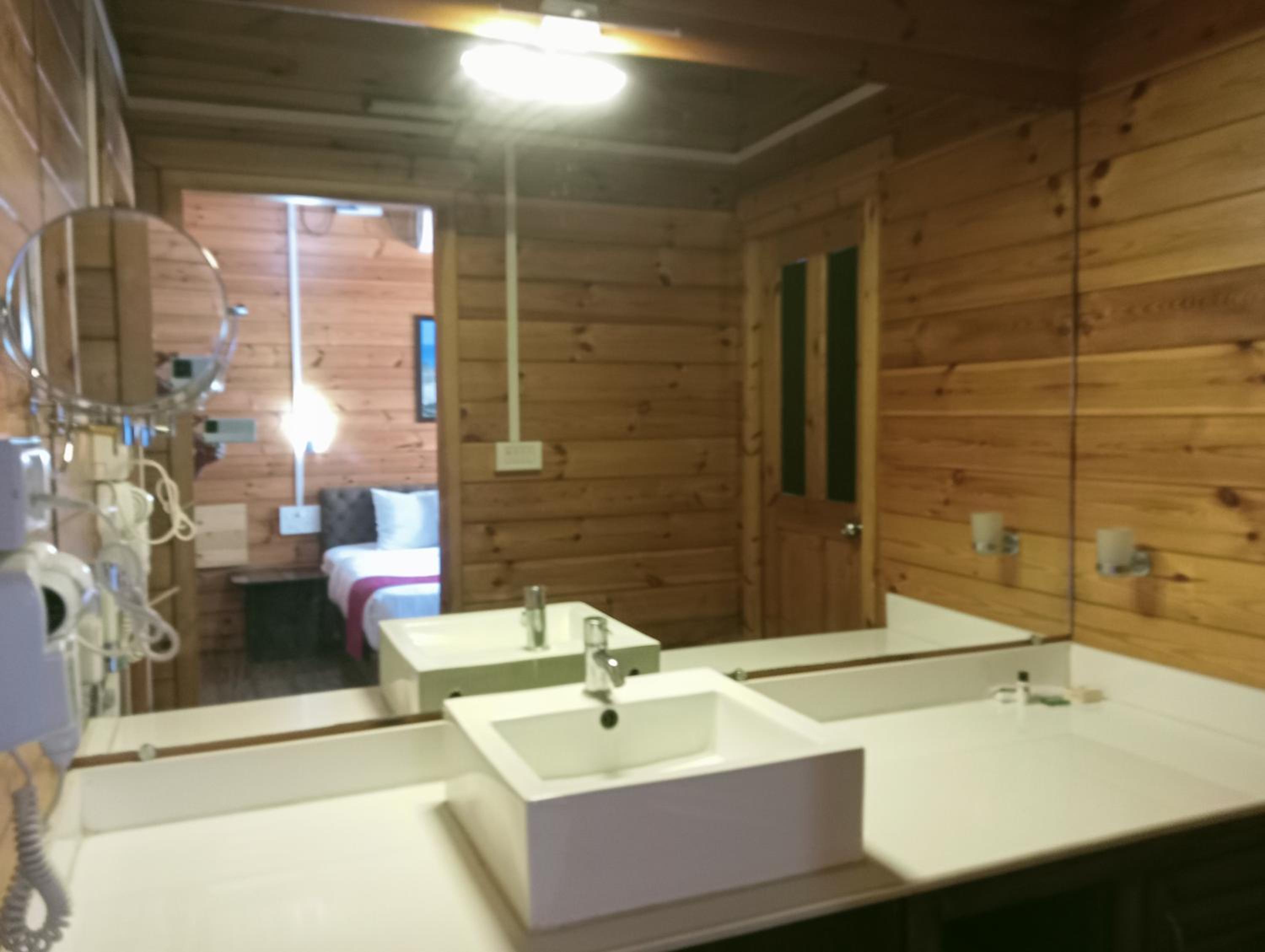 Premium Luxury Beach Cottage With Balcony photo 2