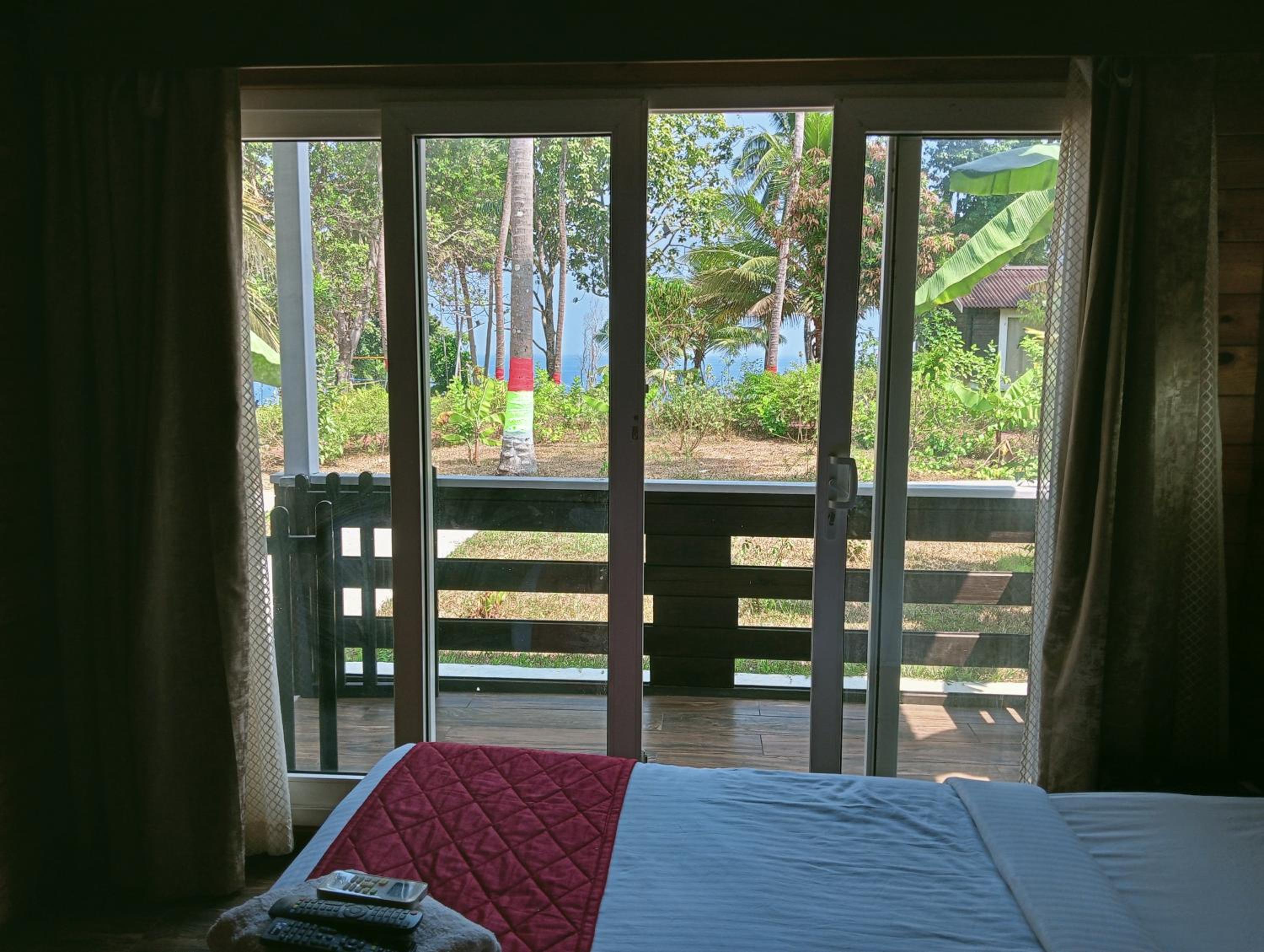 Premium Luxury Beach Cottage With Balcony photo 1