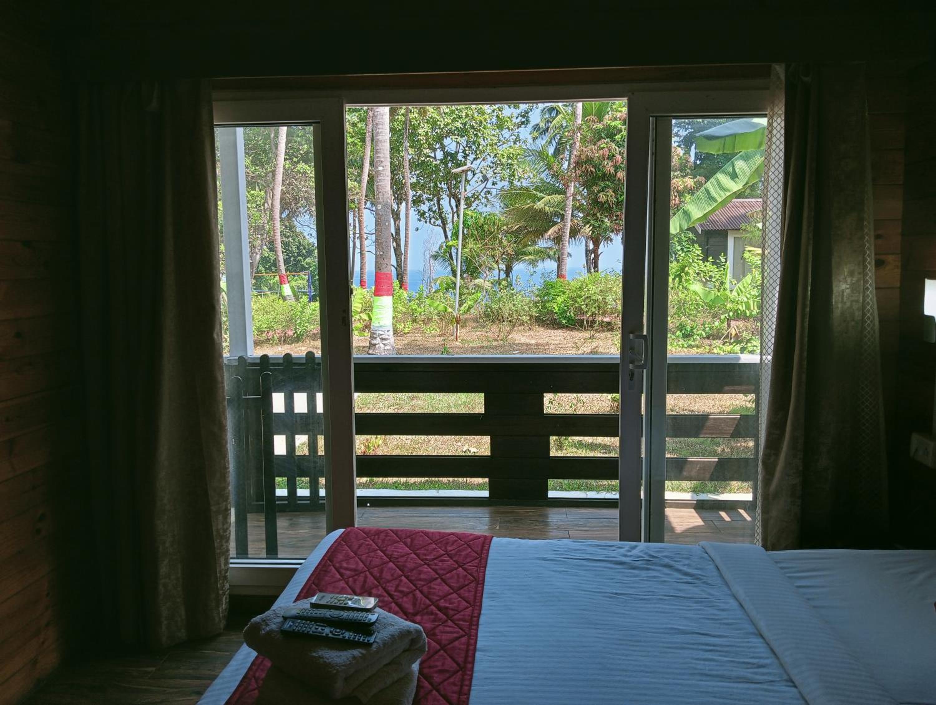 Premium Luxury Beach Cottage With Balcony photo 3