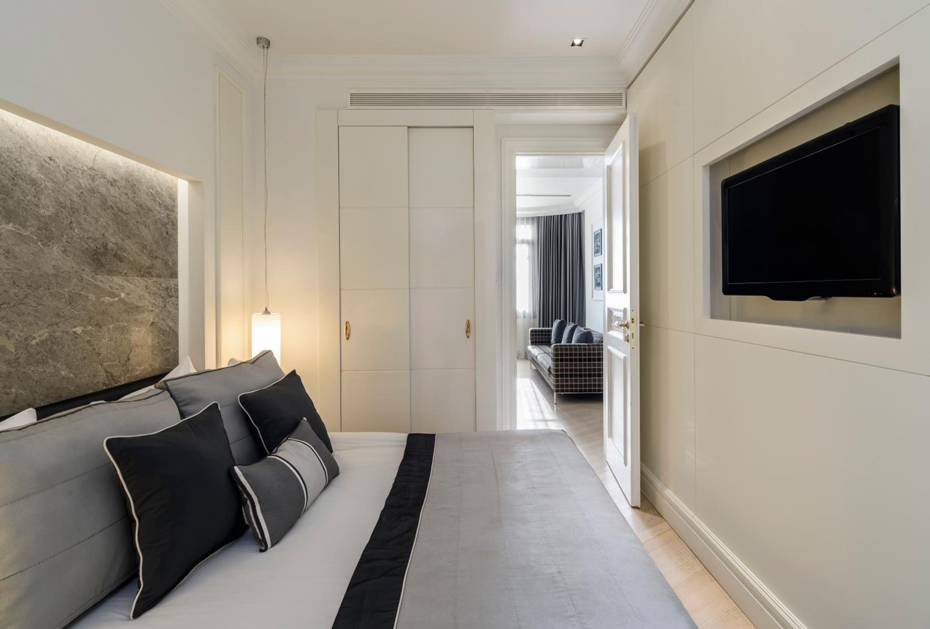 Deluxe Suite photo 2