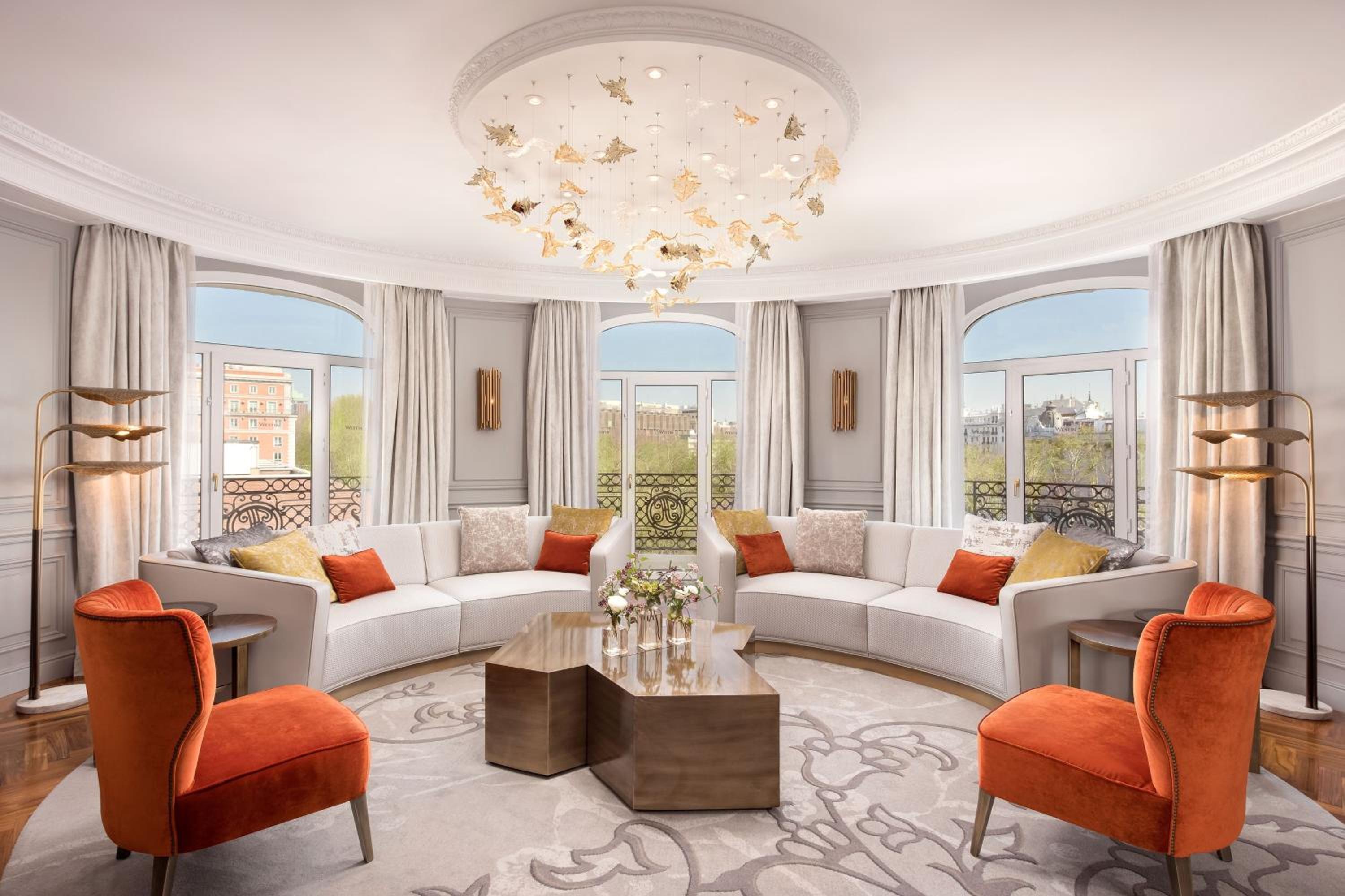One-Bedroom Royal King Suite with Fountain View