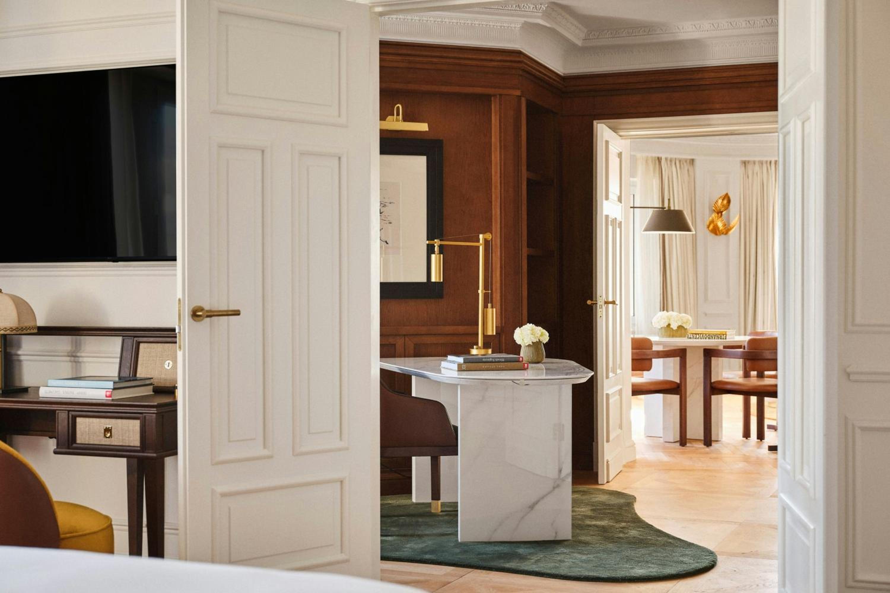 One-Bedroom Neptuno King Suite