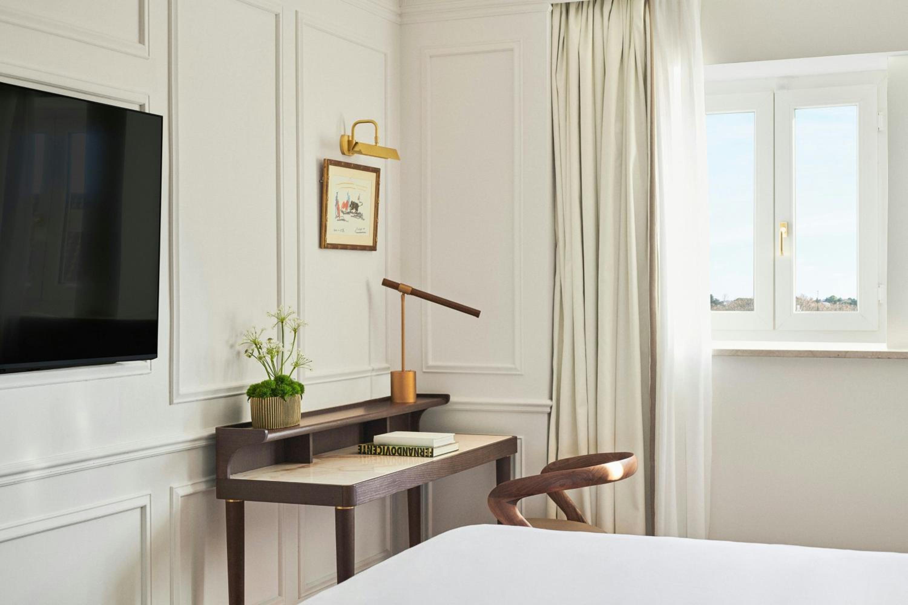 One-Bedroom Palace King Suite - Photo 8