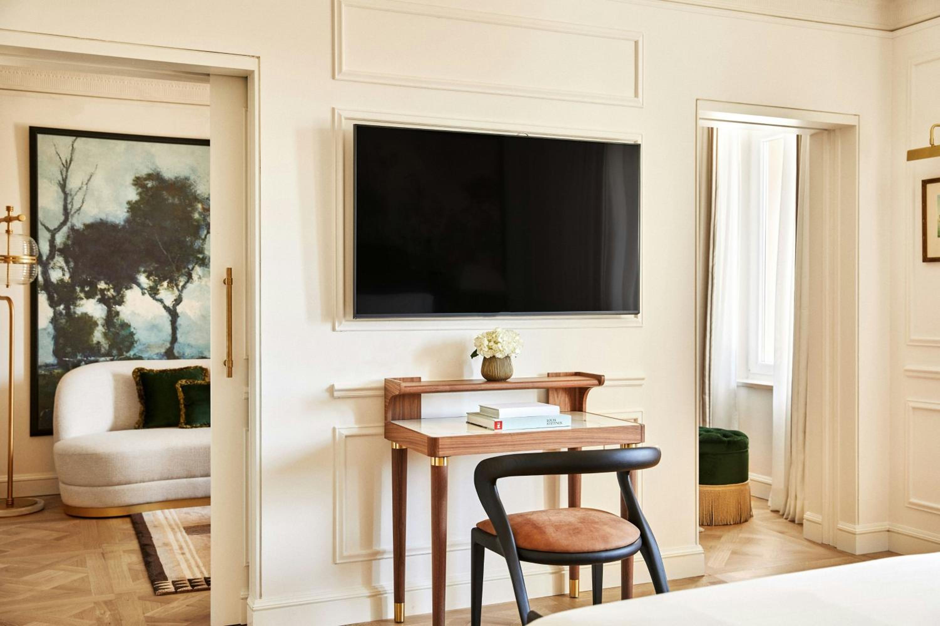 One-Bedroom Palace King Suite - Photo 9