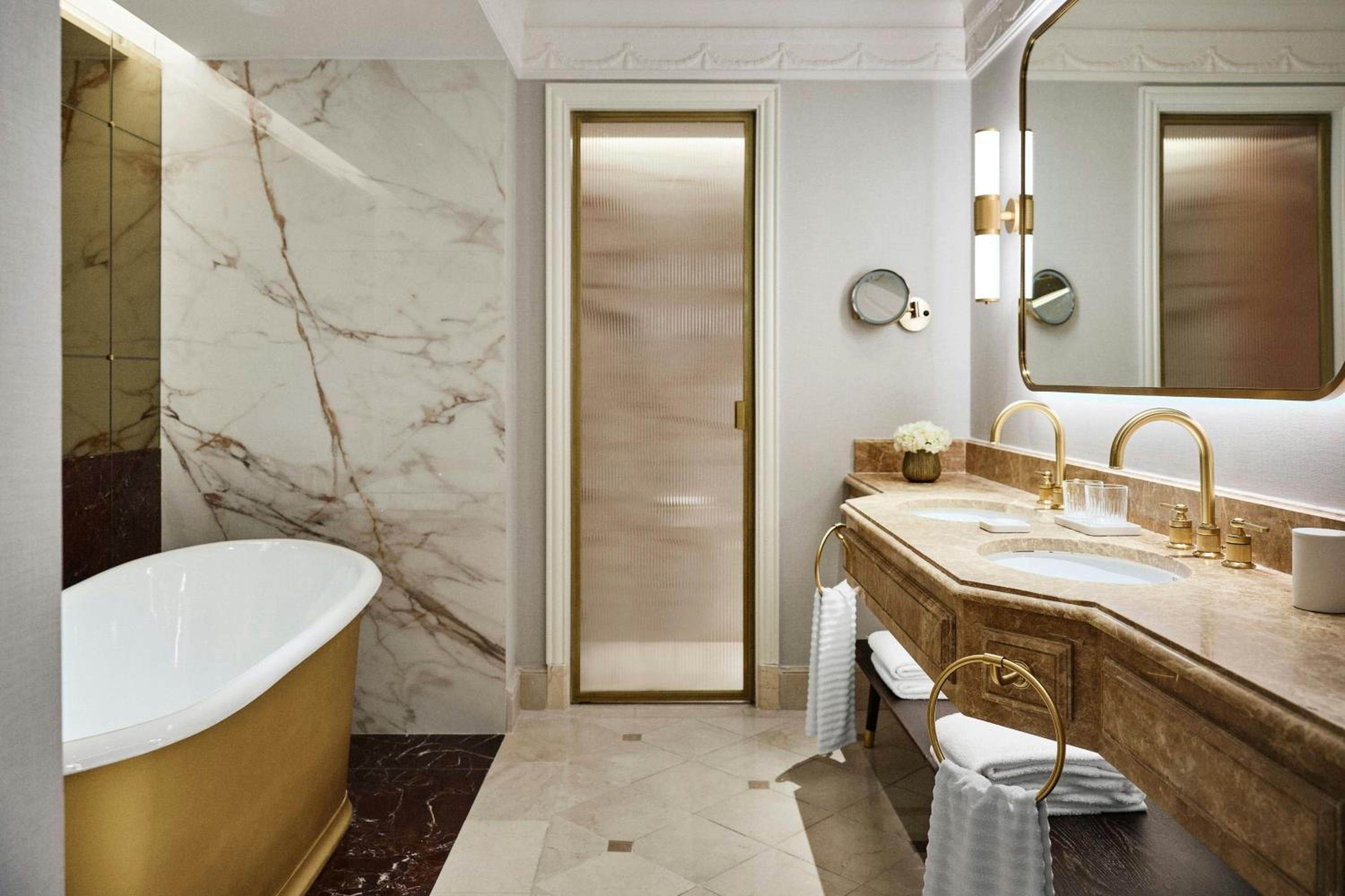 One-Bedroom Neptuno King Suite thumbnail 5