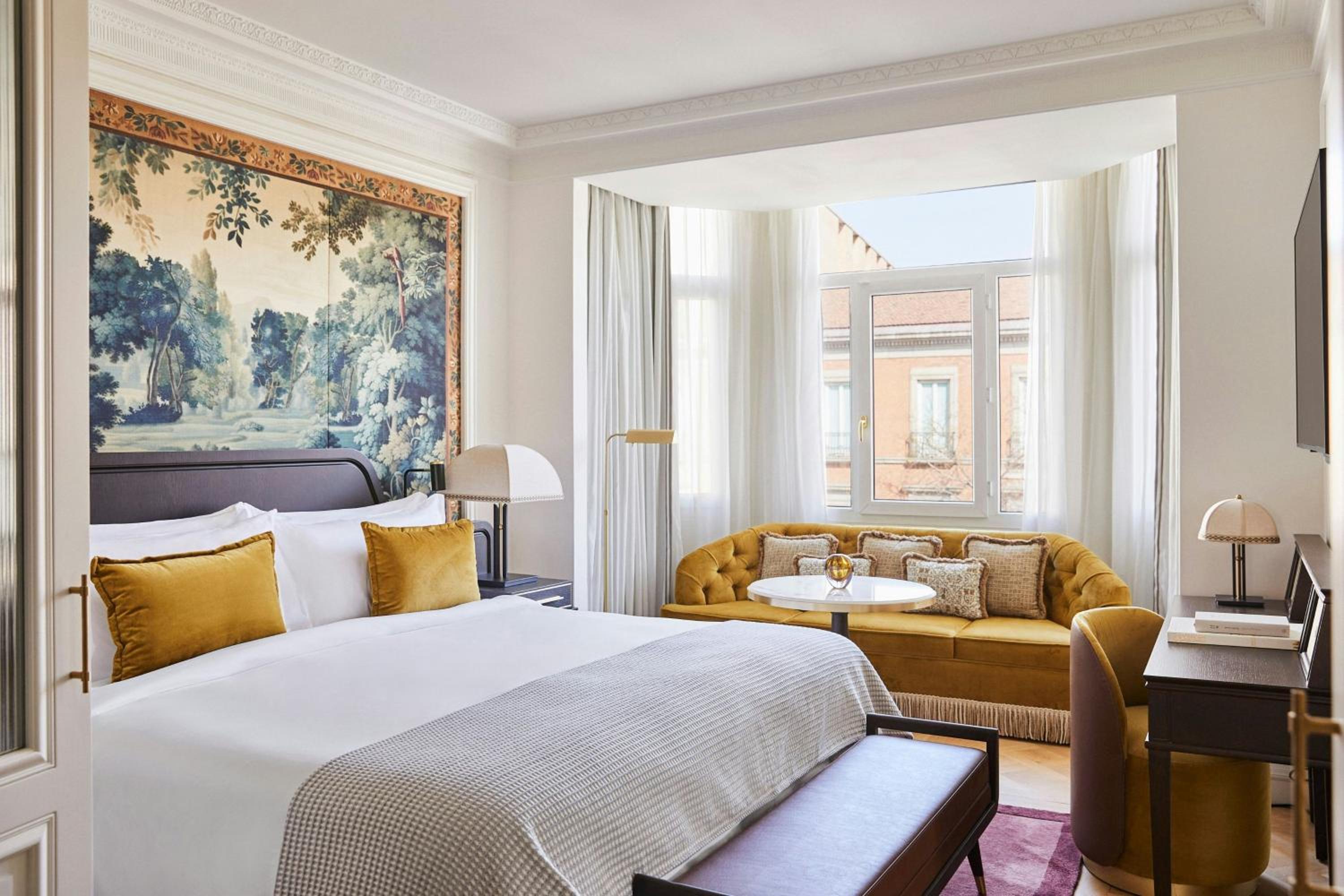 One-Bedroom Neptuno King Suite thumbnail 6