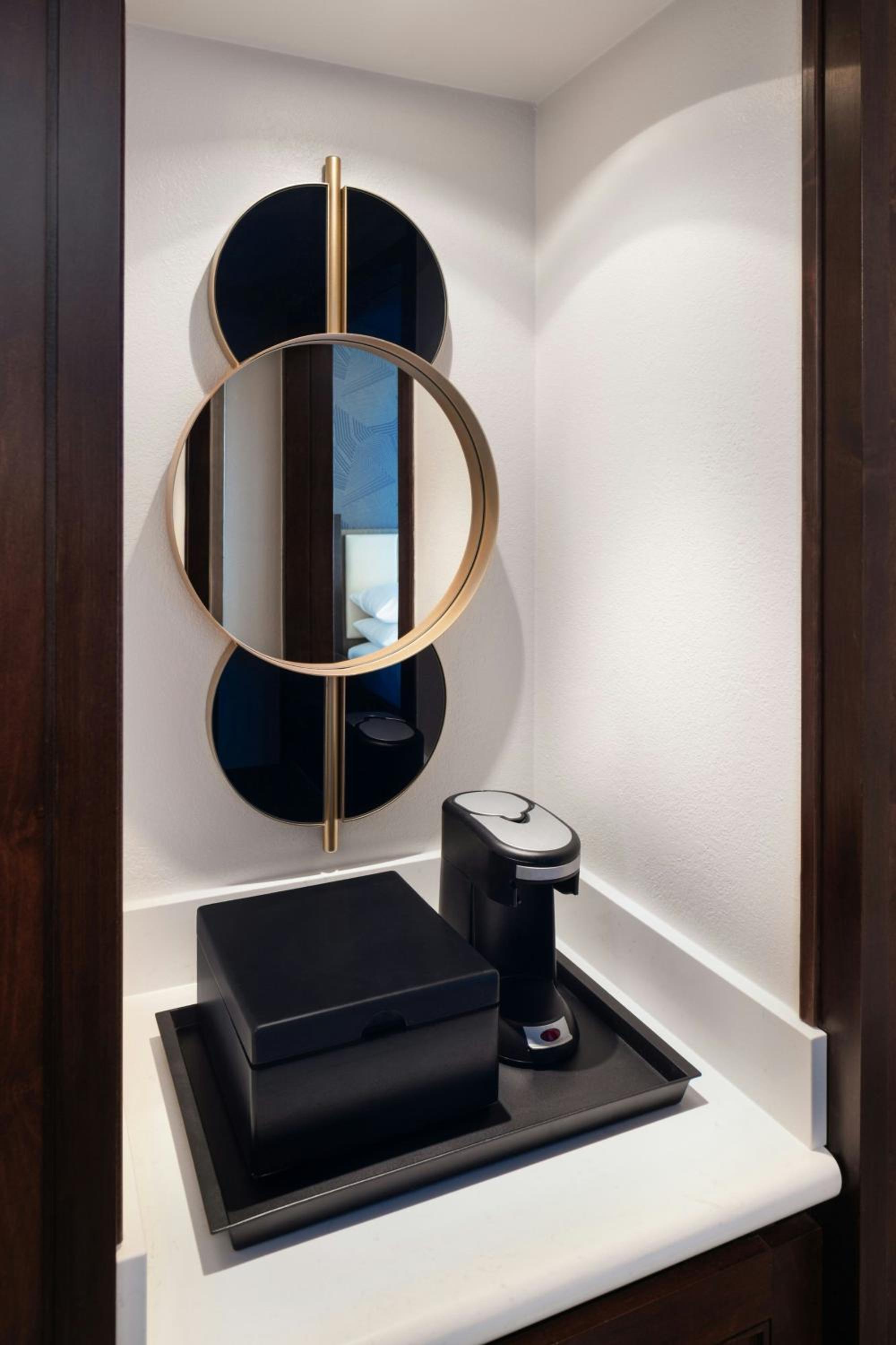 King Room - Hearing Accessible - Photo 6