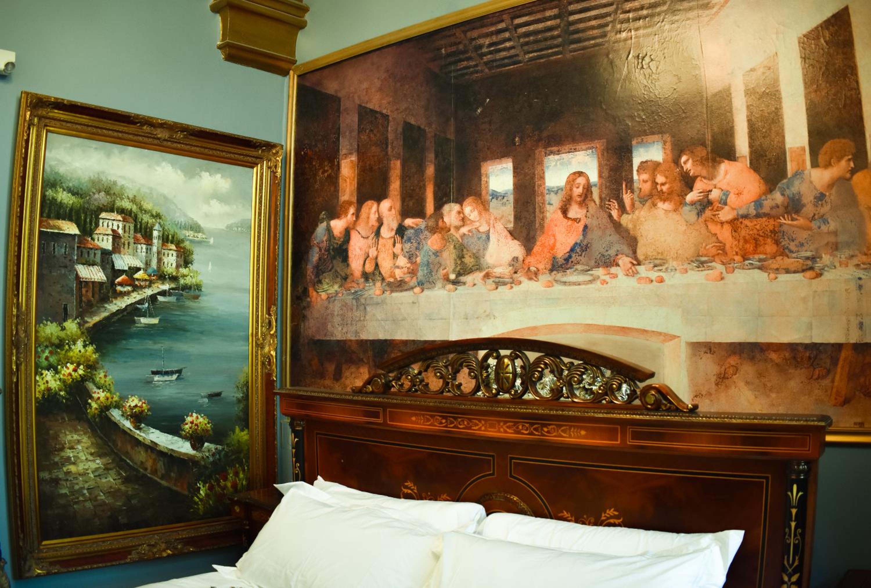 Superior King Suite photo 3