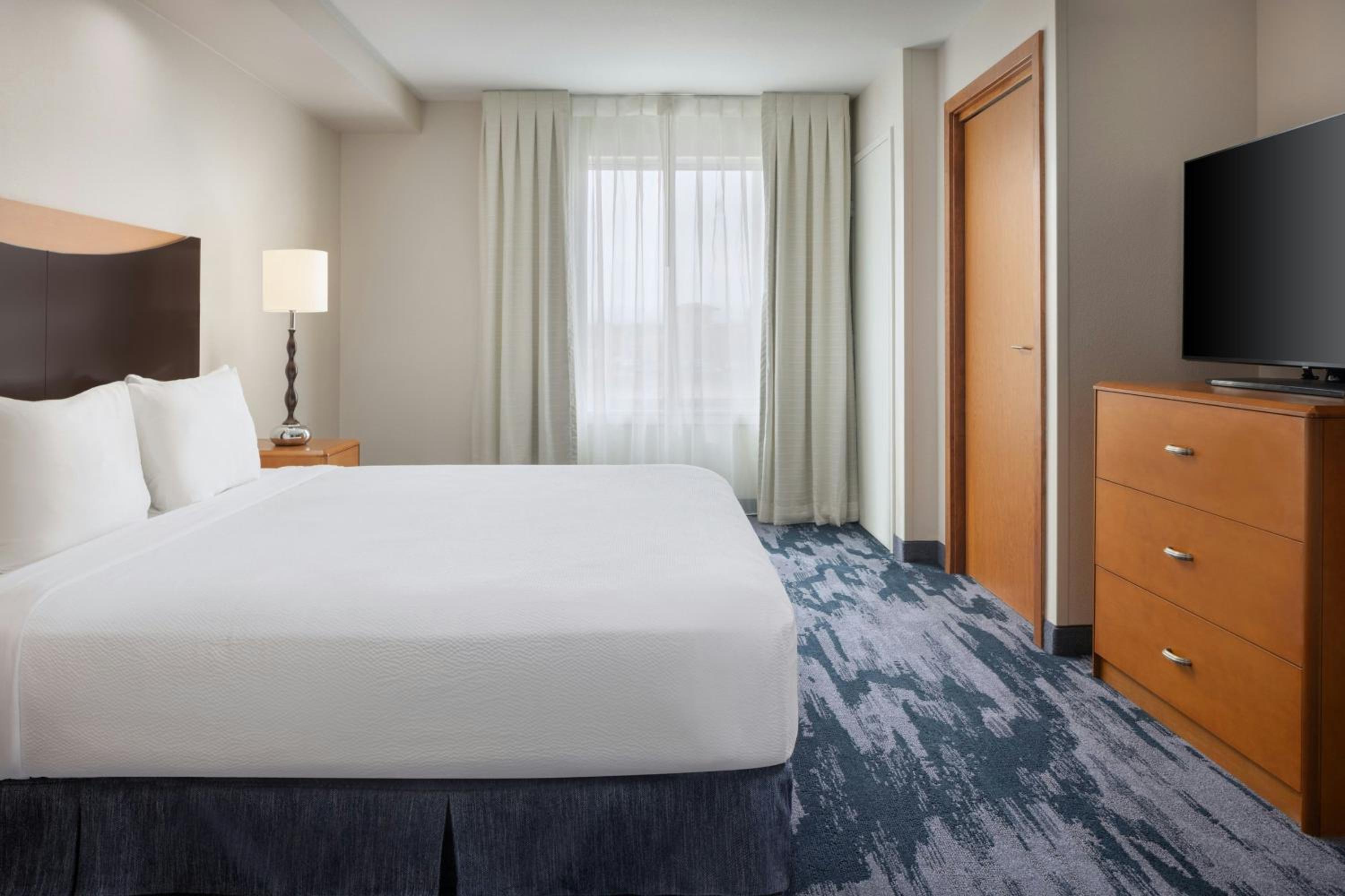 King Suite with Sofa Bed - Hearing Accessible