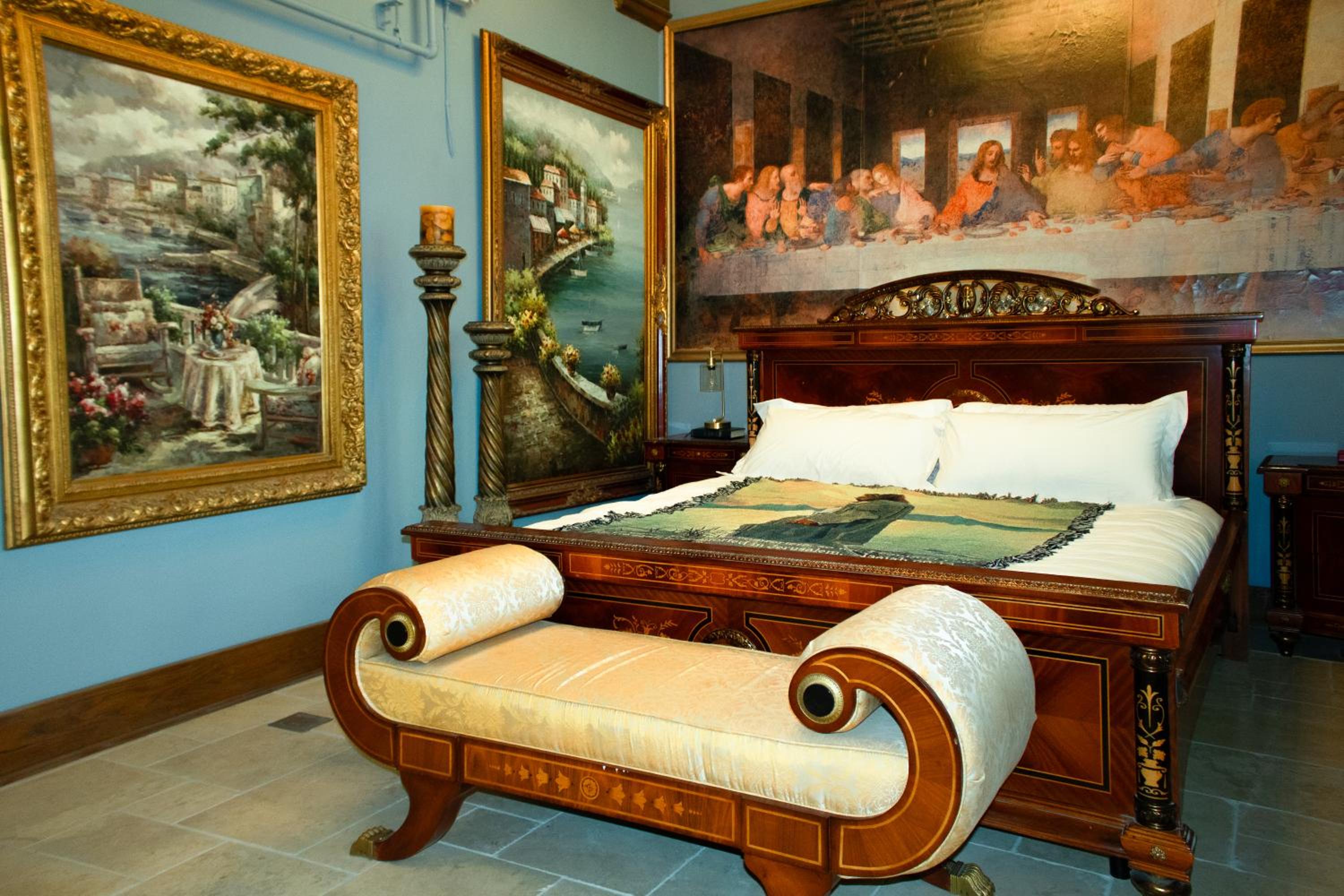 Superior King Suite photo 2