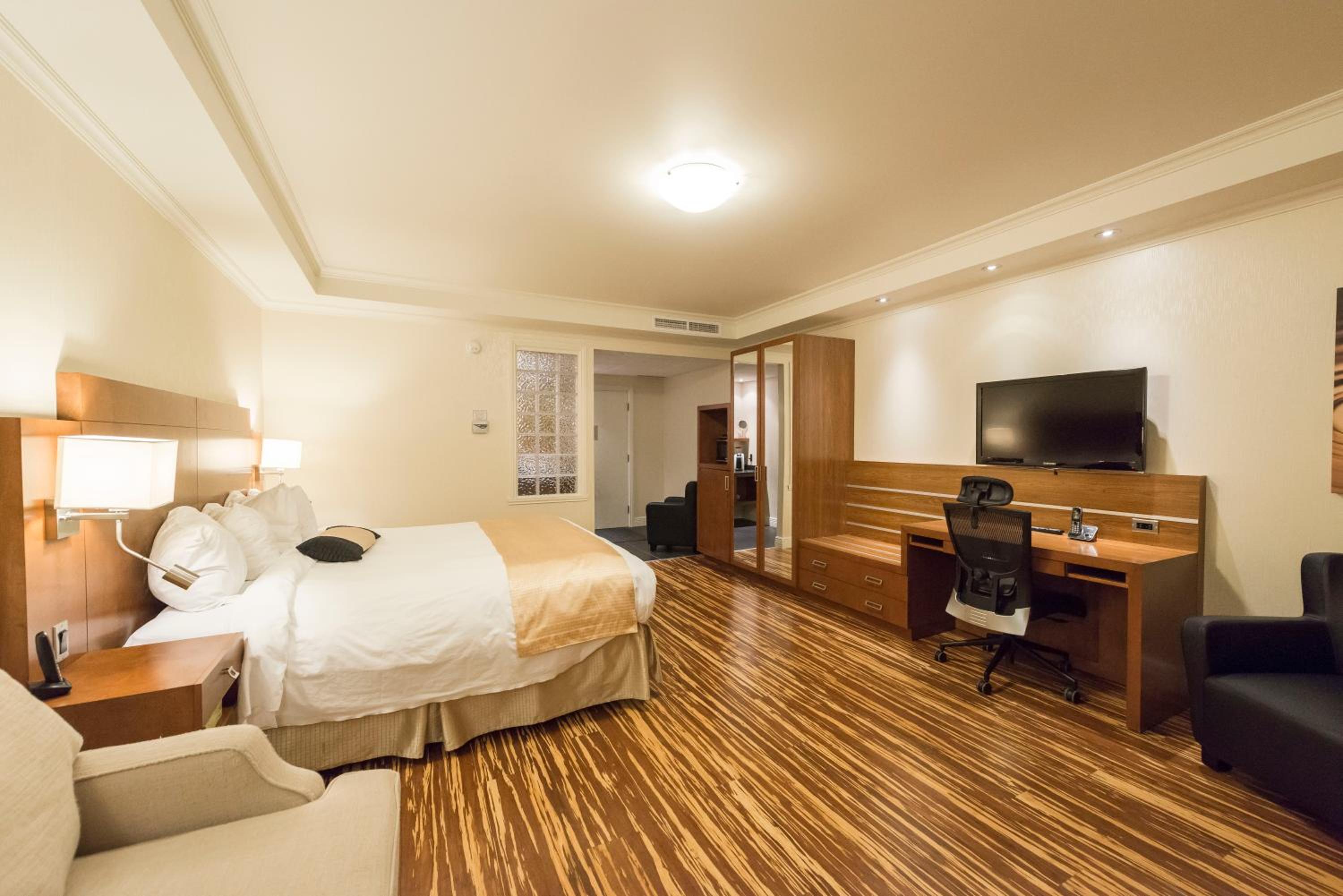Executive King Room With Sofa Bed photo 1